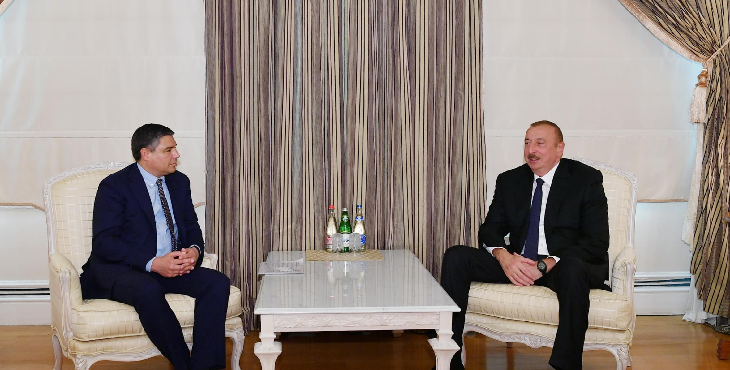 Ilham Aliyev received chairman and CEO of Baker Hughes, a GE company