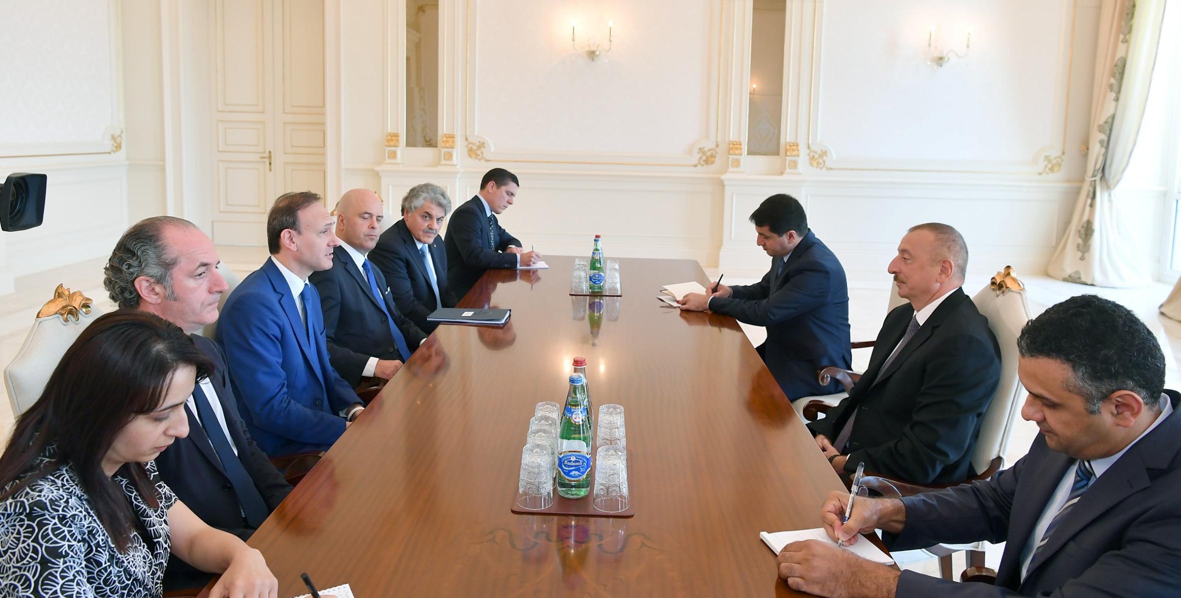 Ильхам Алиев принял делегацию Италии