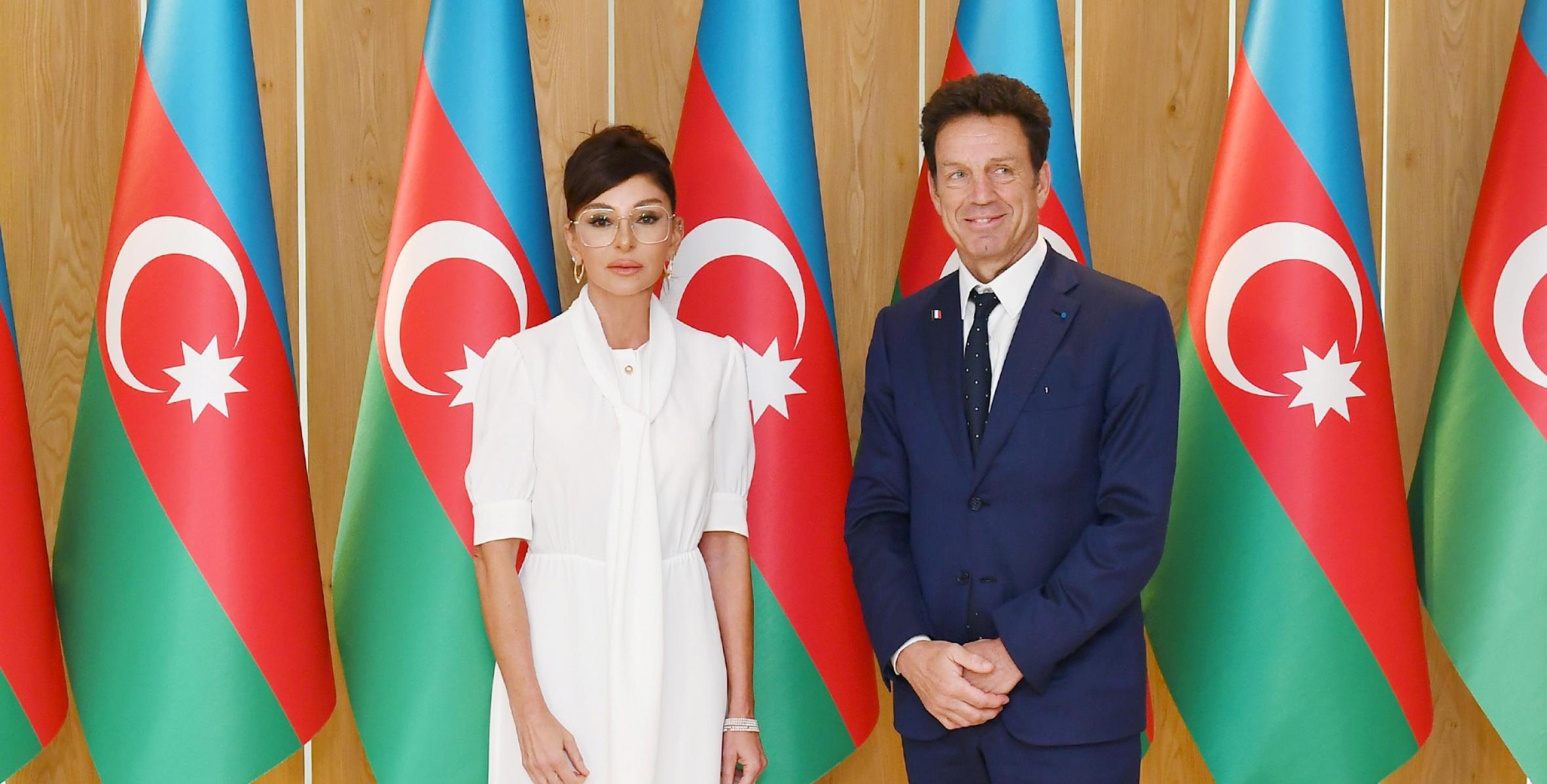 First Vice-President Mehriban Aliyeva met with MEDEF President