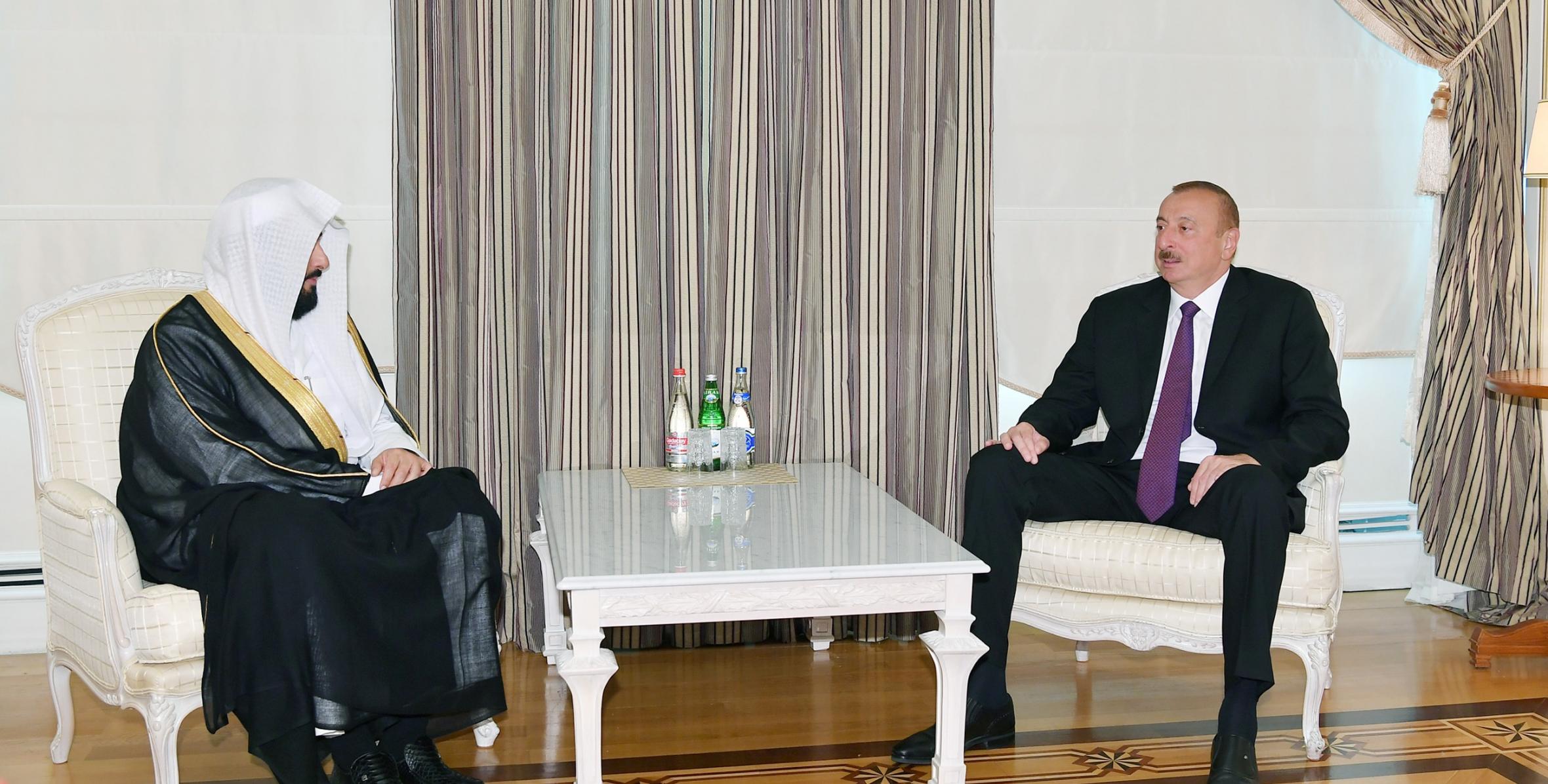 Ильхам Алиев принял делегацию во главе с министром юстиции Саудовской Аравии