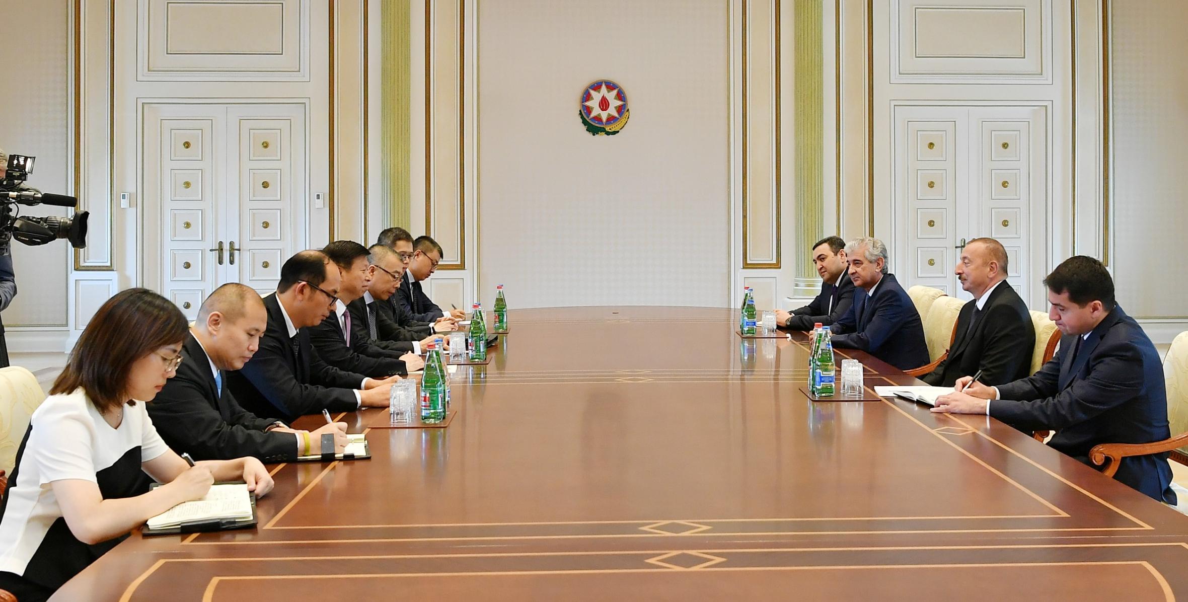 Ильхам Алиев принял делегацию Центрального Комитета Коммунистической партии Китая