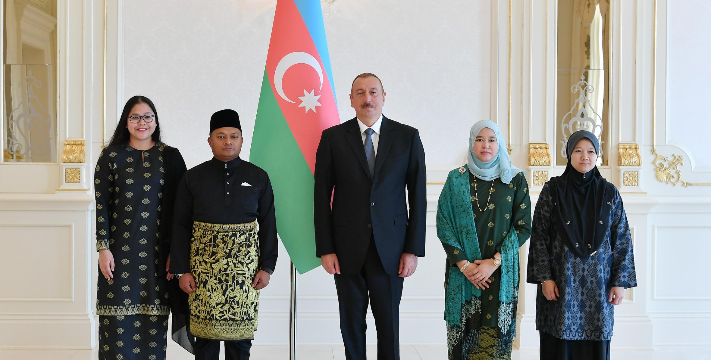 Ильхам Алиев принял верительные грамоты новоназначенного посла Малайзии в Азербайджане