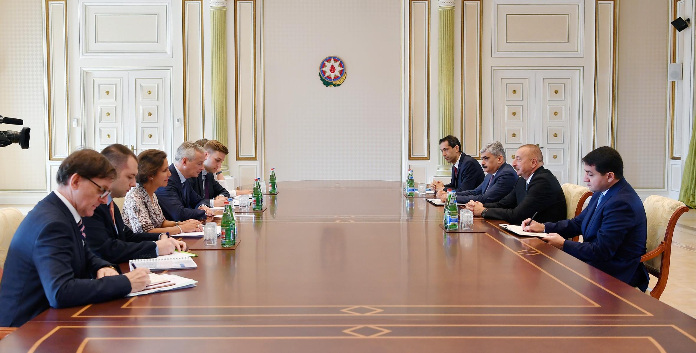 Ильхам Алиев принял делегацию во главе с министром экономики и финансов Франции