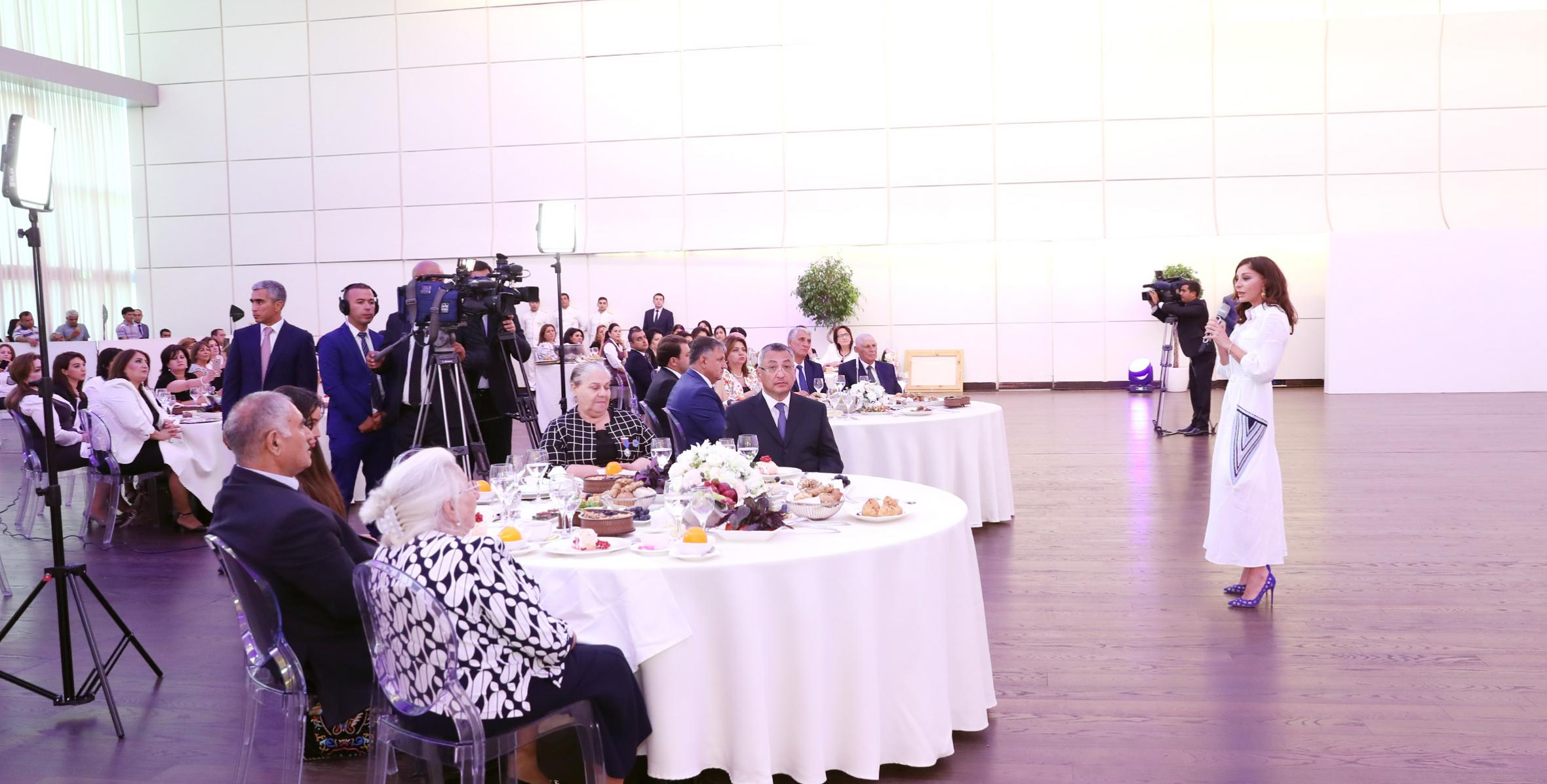 Первый вице-президент Азербайджана Мехрибан Алиева приняла участие в мероприятии вынужденных переселенцев