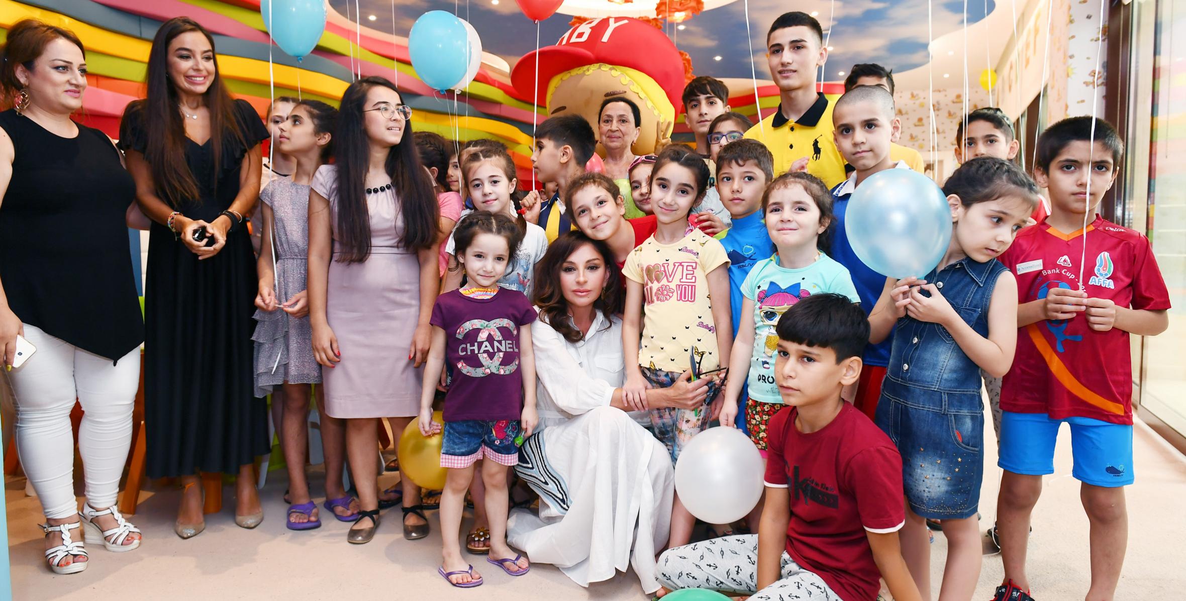 Первый вице-президент Мехрибан Алиева приняла участие в открытии яслей-детских садов и веселье для детей