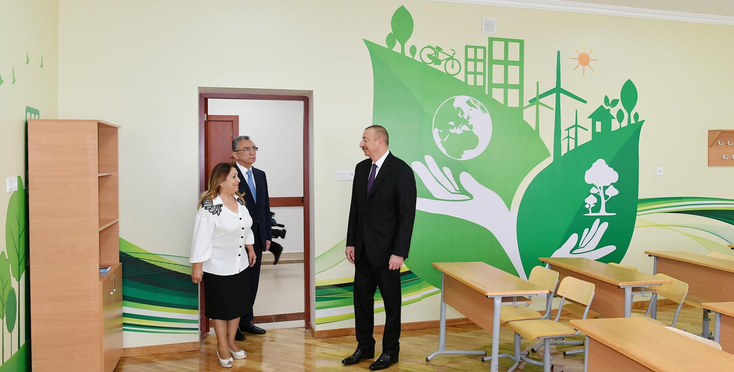 Ильхам Алиев ознакомился с состоянием школы номер 101 в Сураханском районе Баку после капитального ремонта и реконструкции