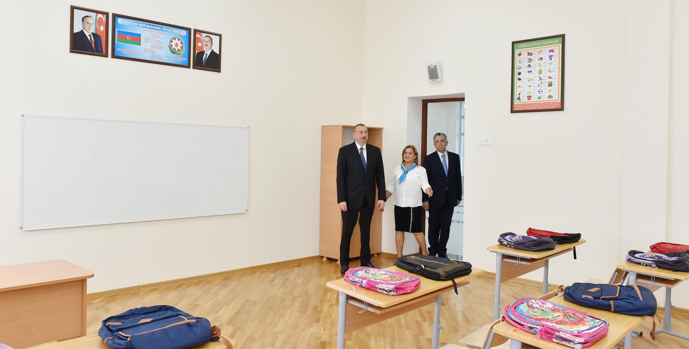 Ильхам Алиев ознакомился с условиями, созданными в капитально реконструированной школе номер 208 в Сураханском районе