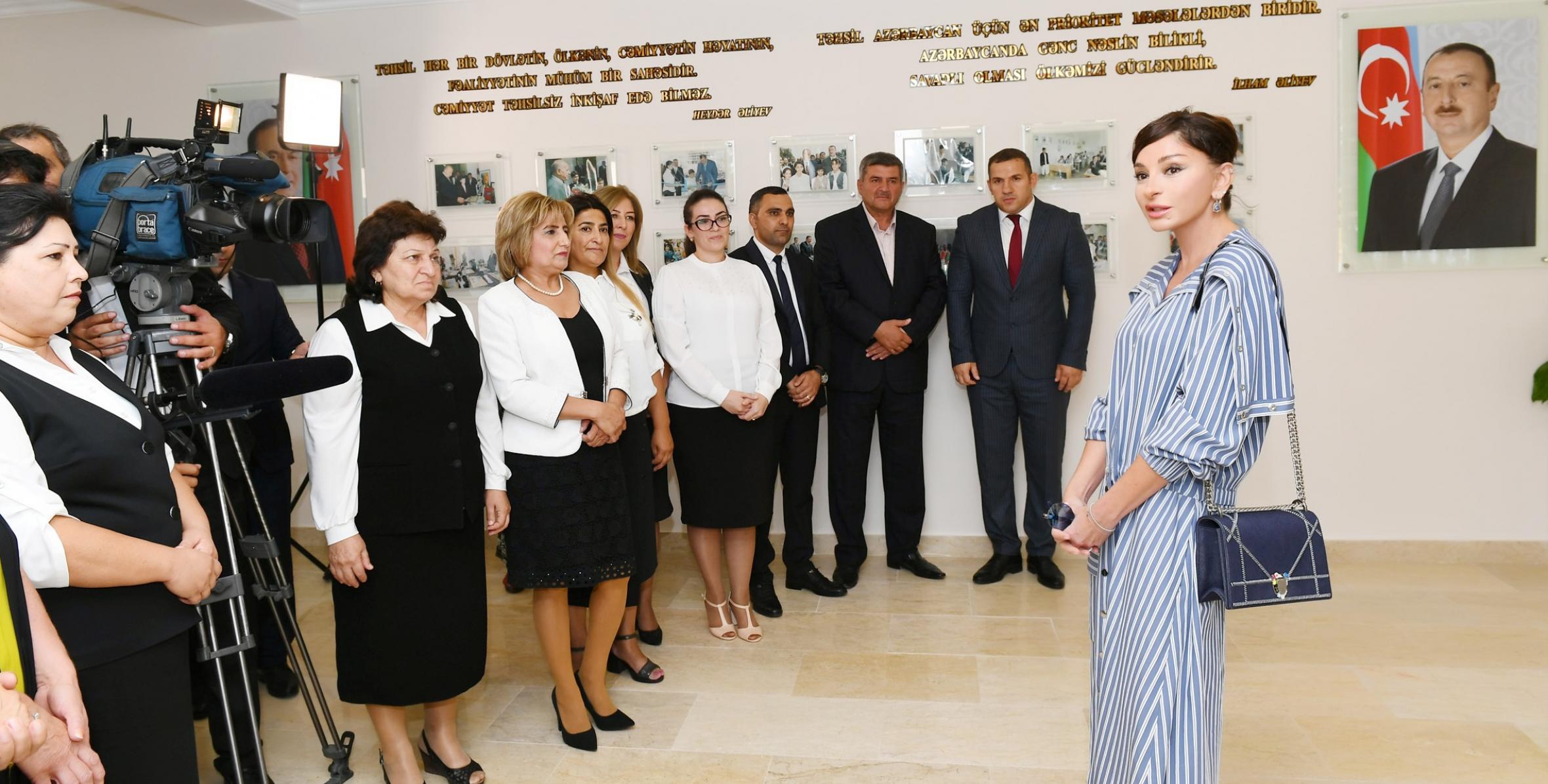Первый вице-президент Мехрибан Алиева ознакомилась с созданными после реконструкции условиями в школе номер 113 в поселке Кюрдаханы