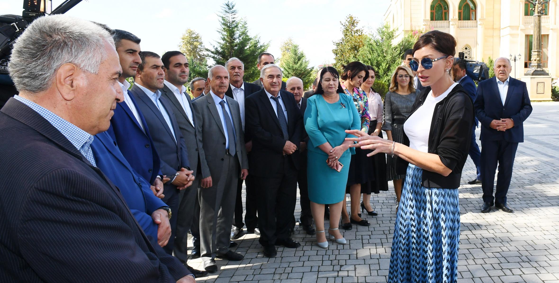 Первый вице-президент Мехрибан Алиева посетила памятник великому лидеру Гейдару Алиеву в Исмаиллы