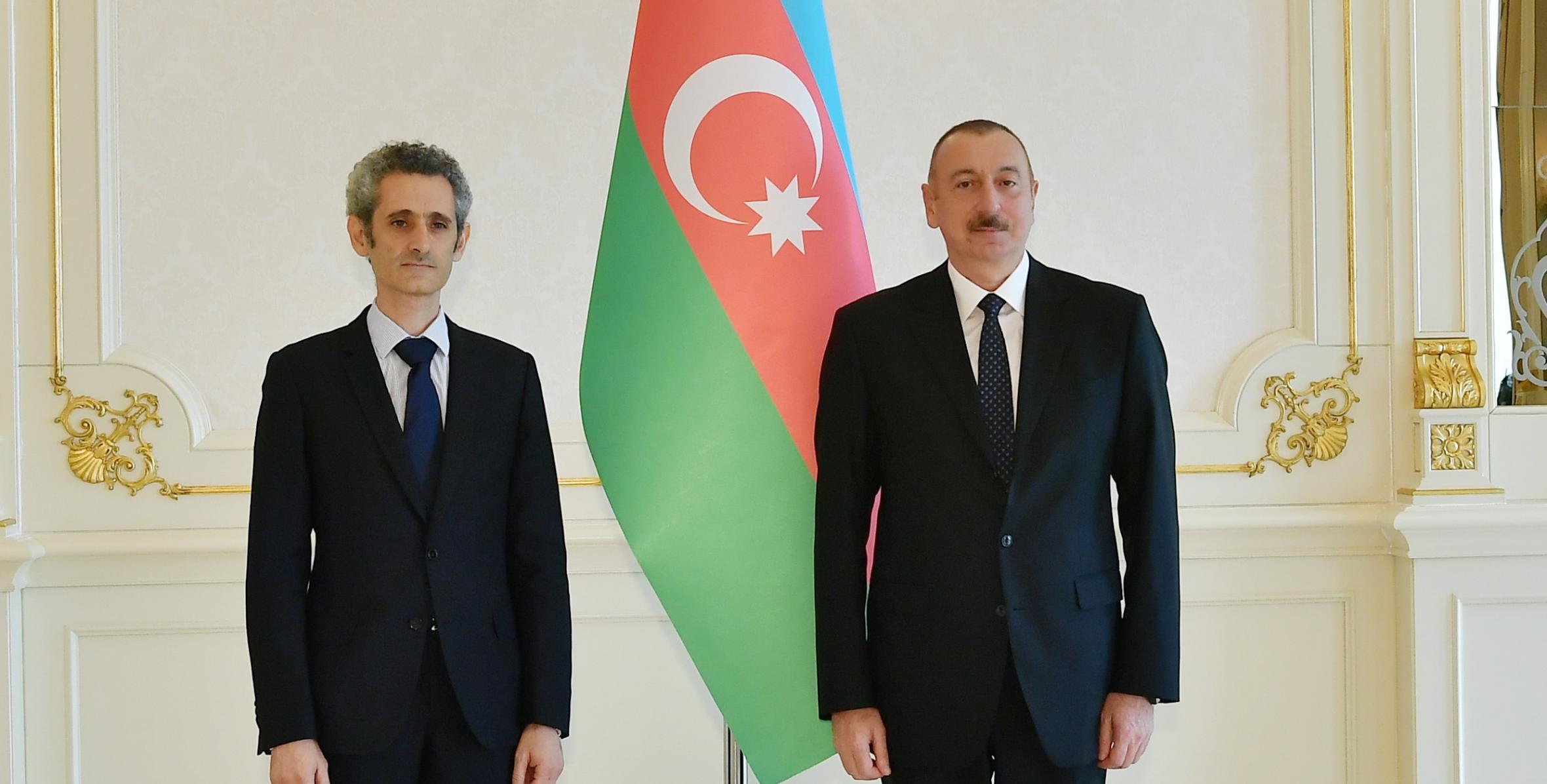 Ильхам Алиев принял верительные грамоты новоназначенного посла Франции в Азербайджане