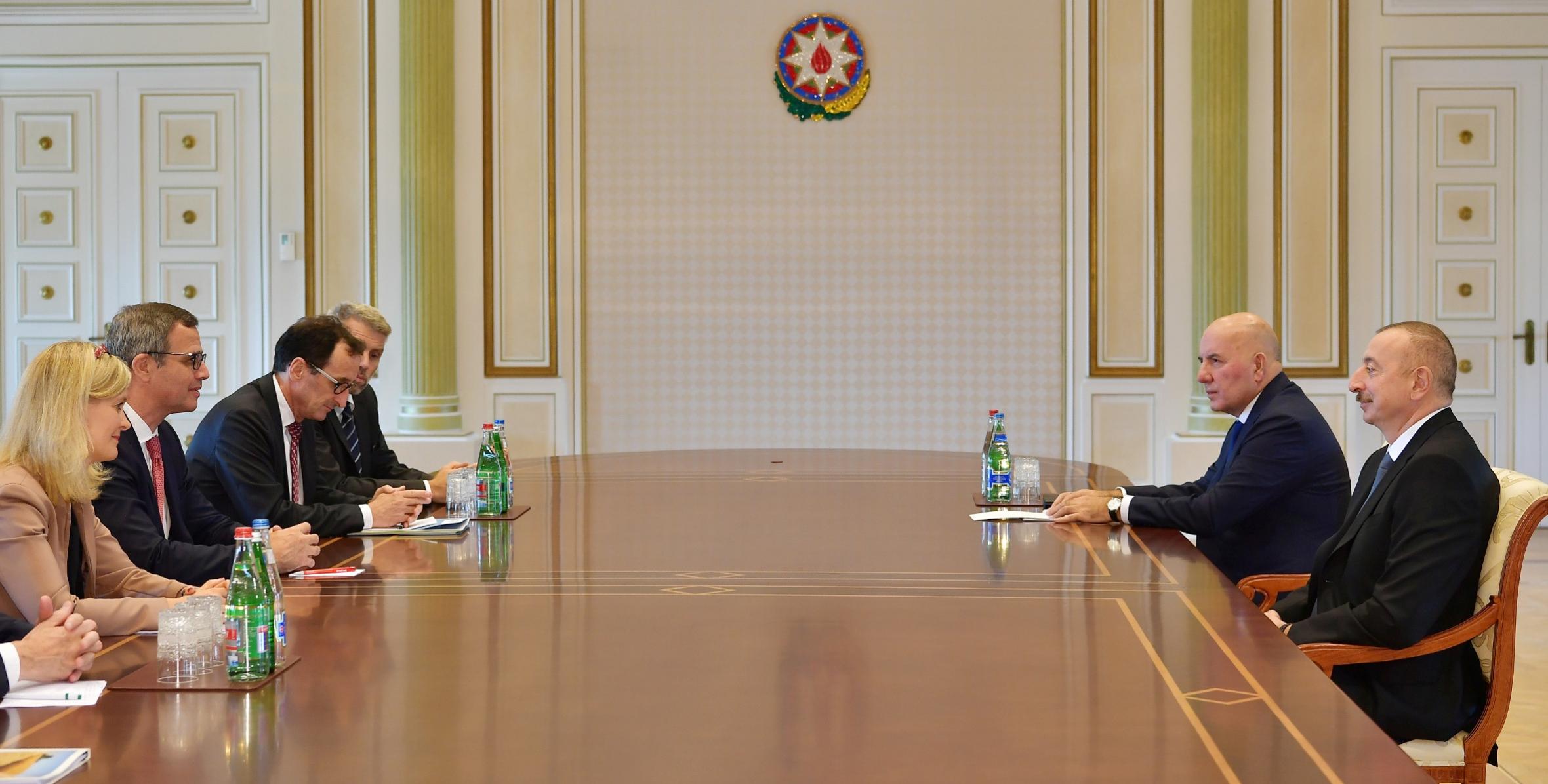 Ильхам Алиев принял делегацию во главе с вице-президентом Международной финансовой корпорации