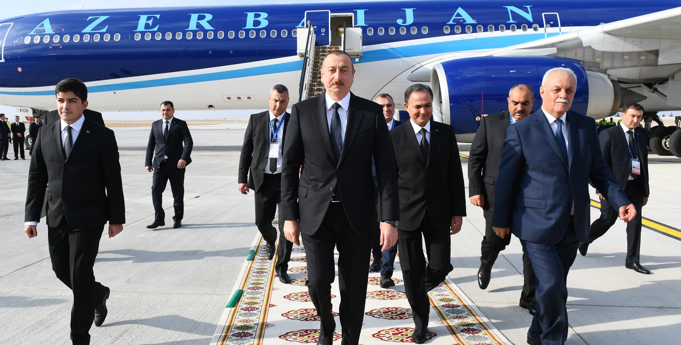 Ильхам Алиев прибыл с рабочим визитом в Туркменистан