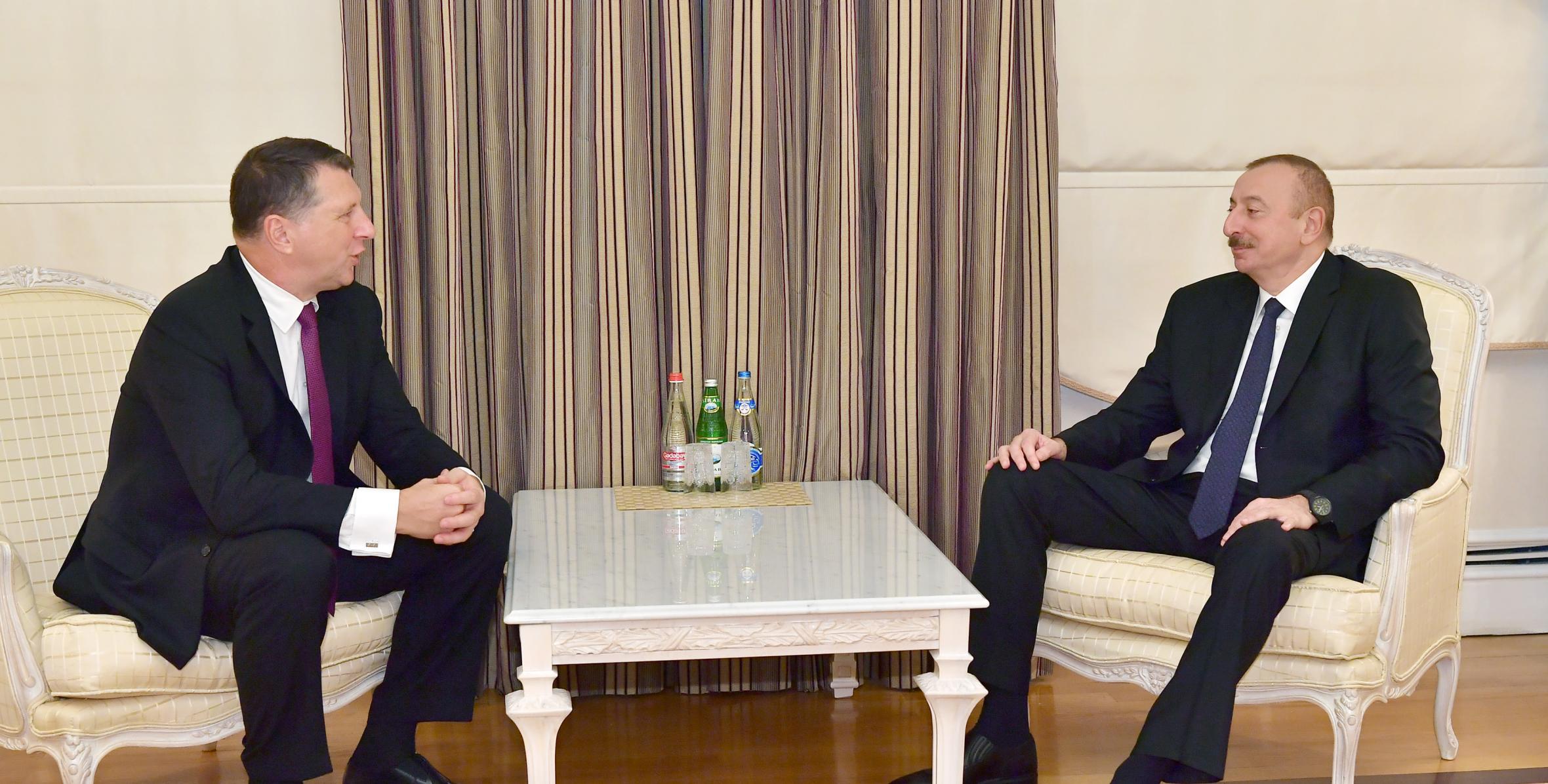 Ильхам Алиев принял бывшего Президента Латвии Раймондса Вейониса
