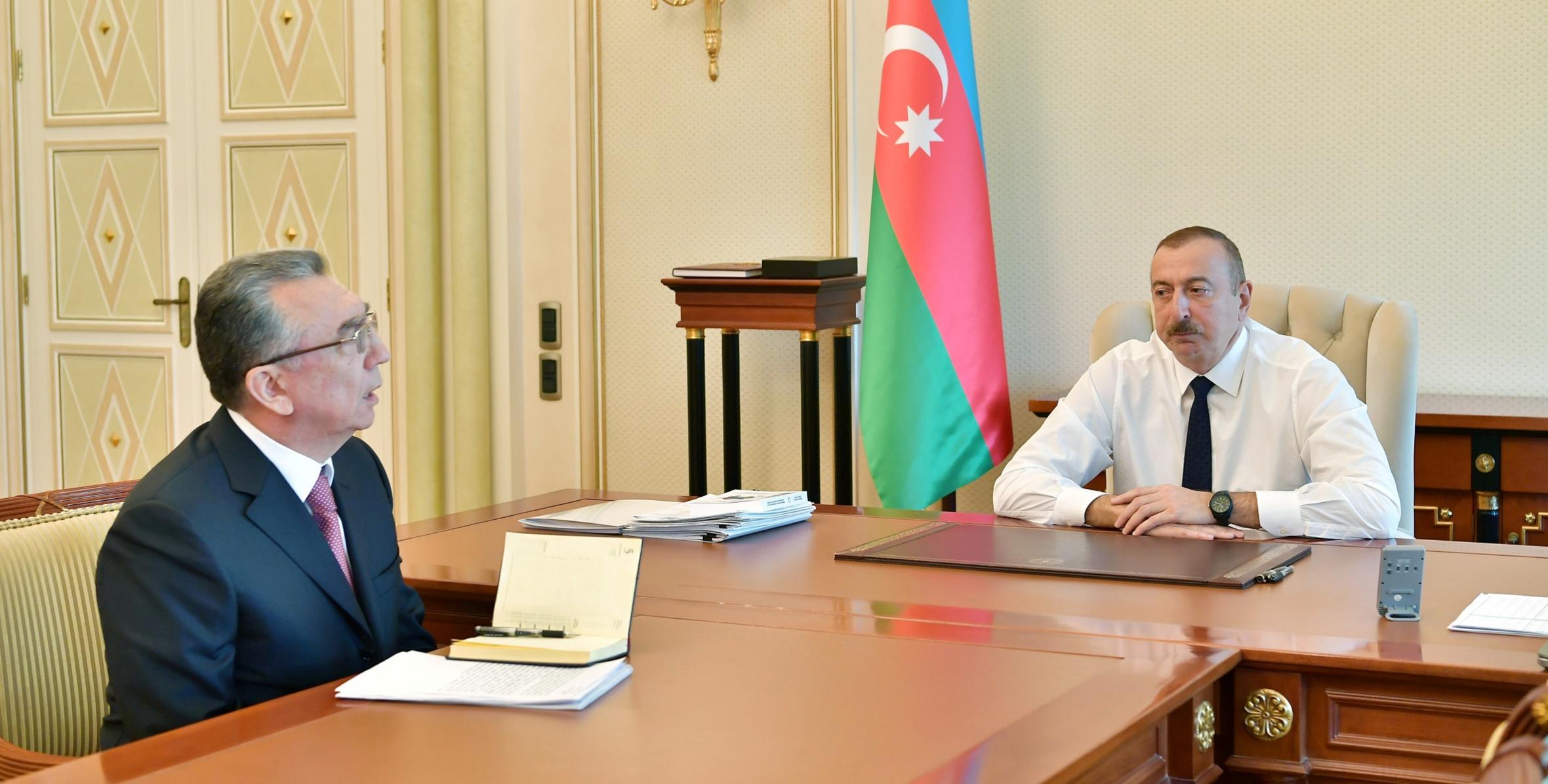Ильхам Алиев принял главу Исполнительной власти города Баку