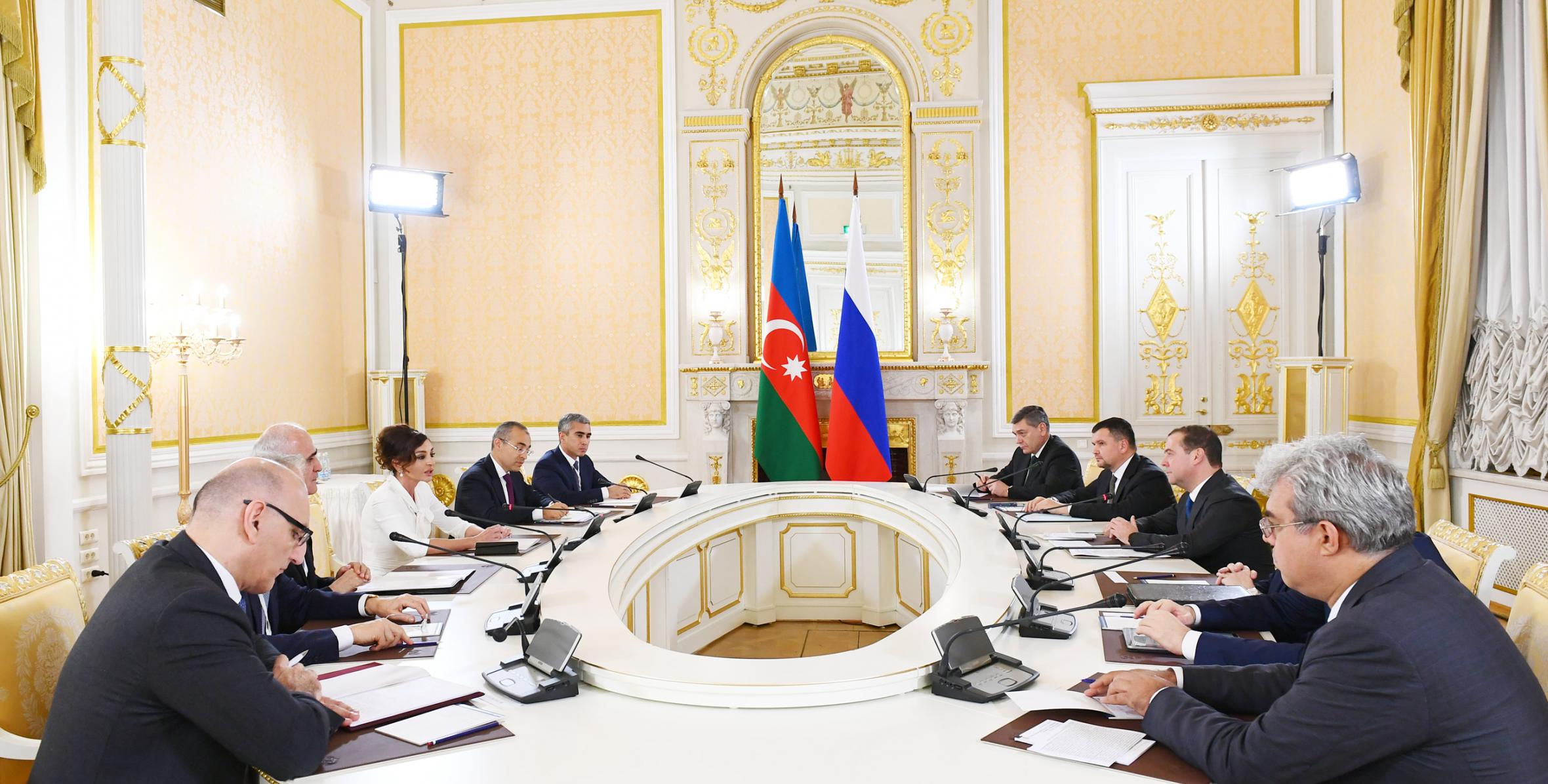 Первый вице-президент Мехрибан Алиева встретилась с председателем Правительства России Дмитрием Медведевым