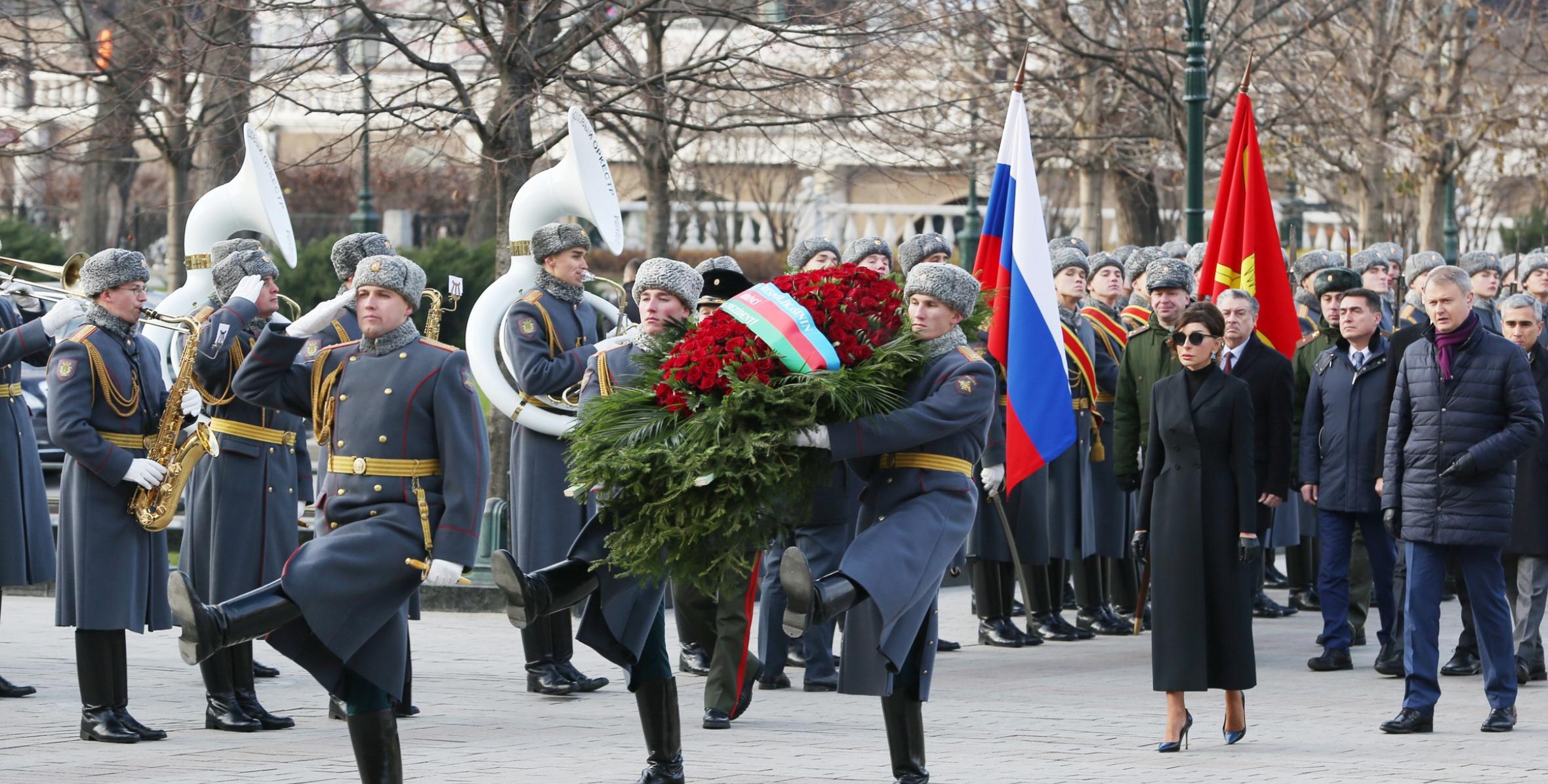 First Vice-President Mehriban Aliyeva visited tomb of unknown soldier in Moscow