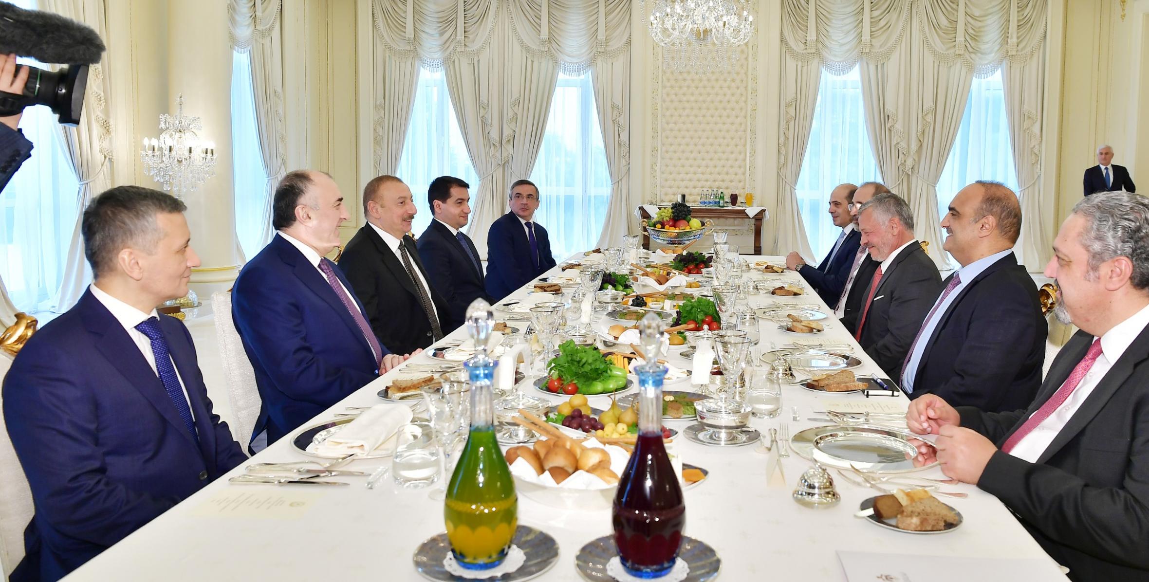 Состоялся рабочий обед Ильхама Алиева с Королем Иордании Абдаллой II
