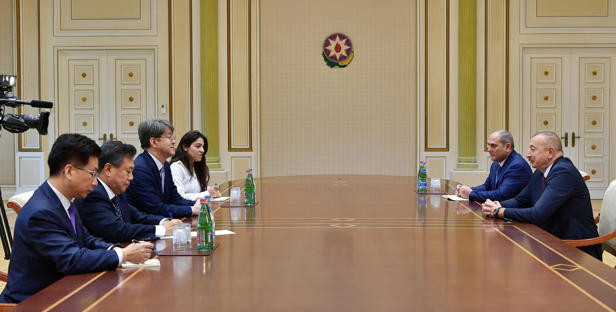 Ильхам Алиев принял делегацию во главе с председателем Комитета статистики Республики Корея