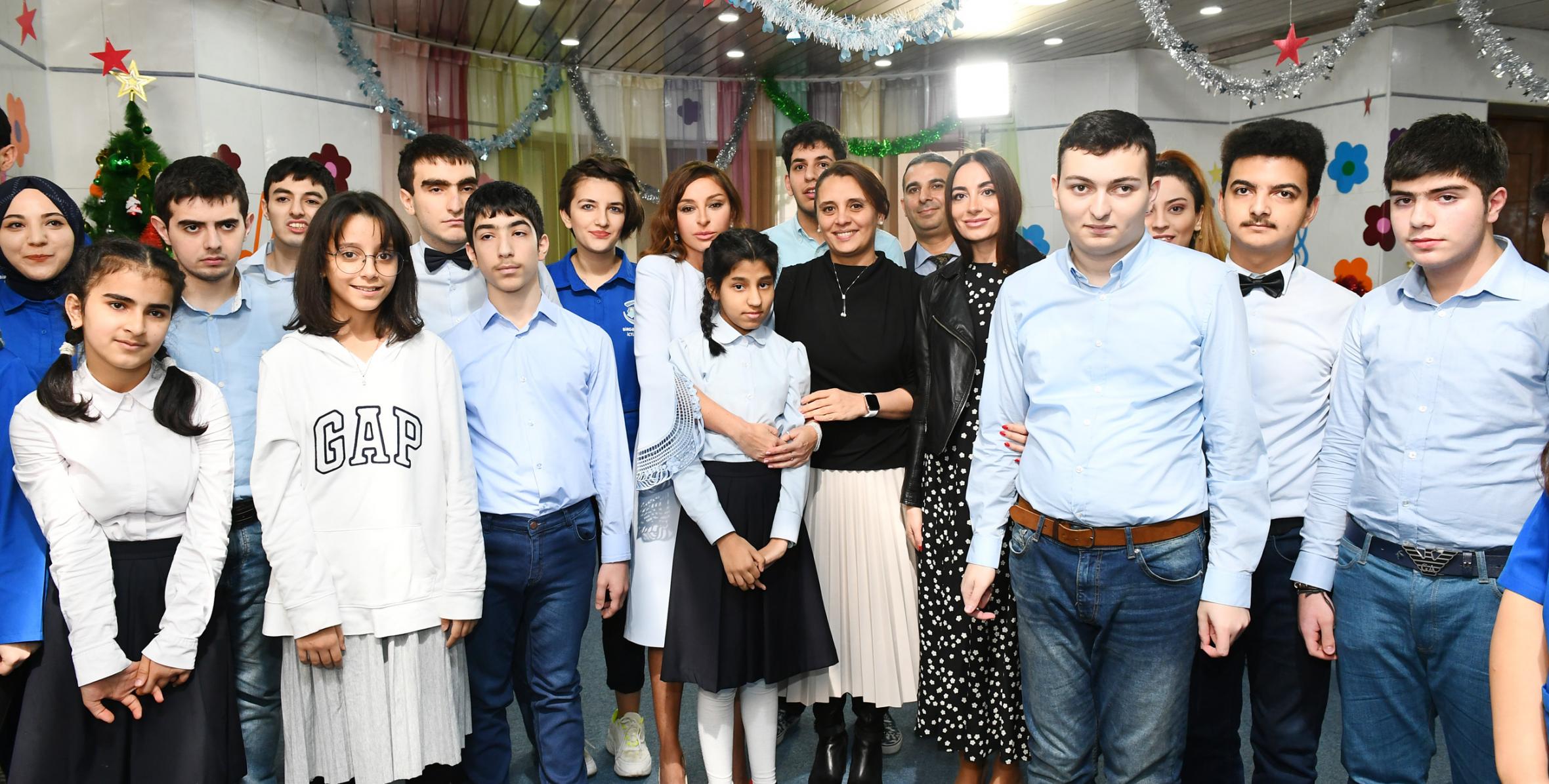 Birinci vitse-prezident Mehriban Əliyeva autizm sindromlu uşaqlar üçün Reabilitasiya Mərkəzində təşkil olunmuş bayram şənliyində iştirak edib