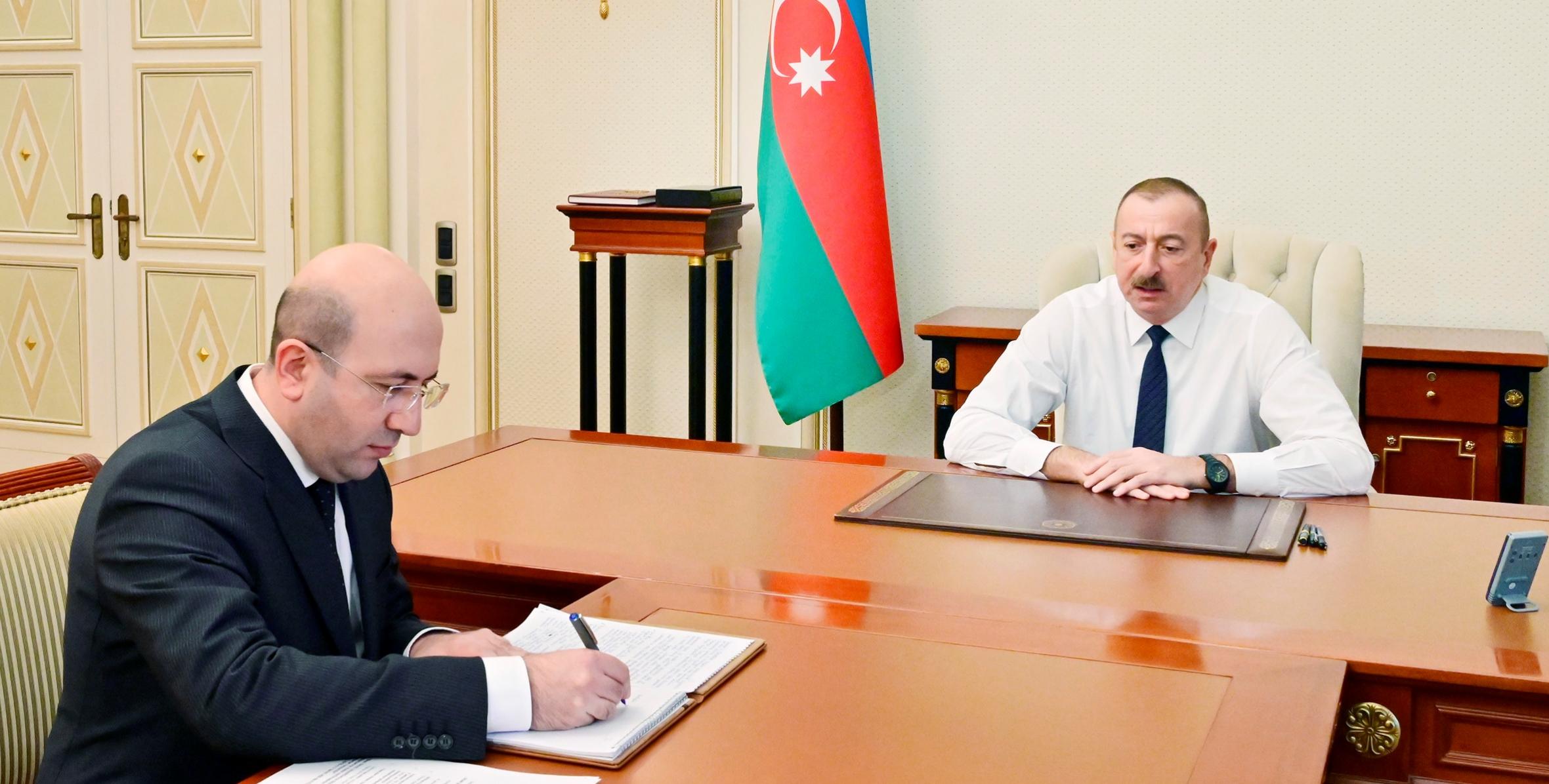 Ильхам Алиев принял Анара Гулиева в связи с назначением его на должность председателя Государственного комитета градостроительства и архитектуры
