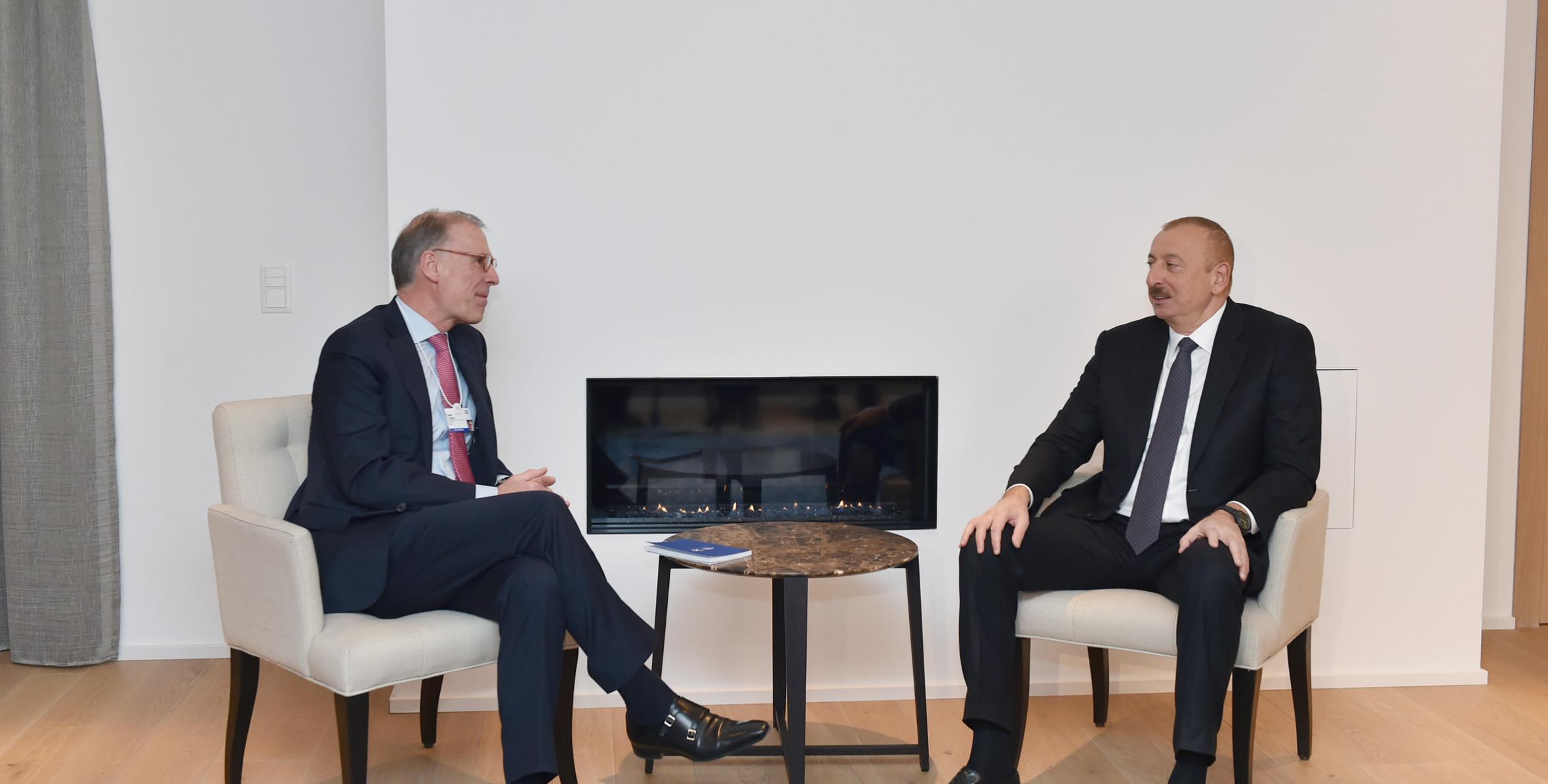 İlham Əliyev Davosda “Carlsberg Group” şirkətinin baş icraçı direktoru Cees’t Hart ilə görüşüb