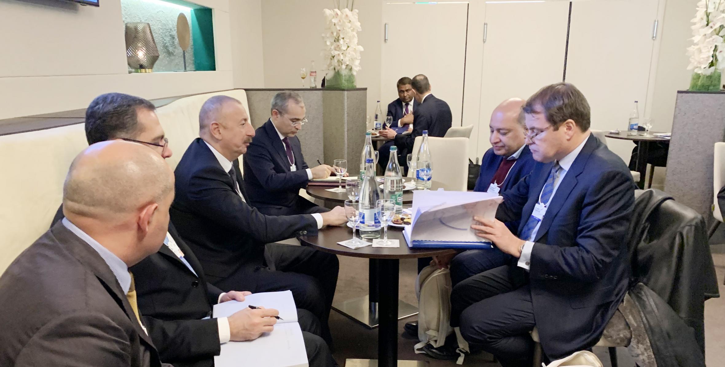 İlham Əliyev Davosda Avropa Yenidənqurma və İnkişaf Bankının prezidenti Suma Çakrabarti ilə görüşüb