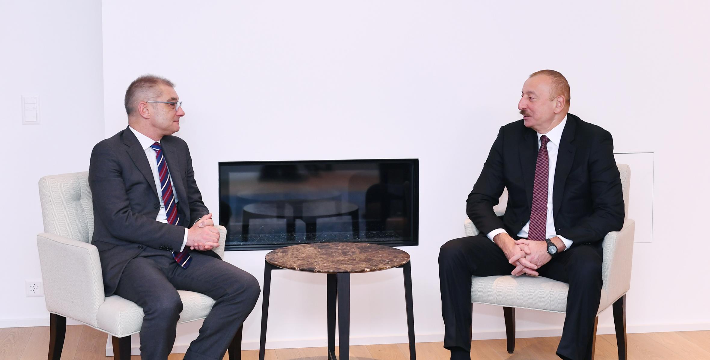 В Давосе состоялась встреча Ильхама Алиева с президентом компании Procter and Gamble Europe Лоиком Тасселем