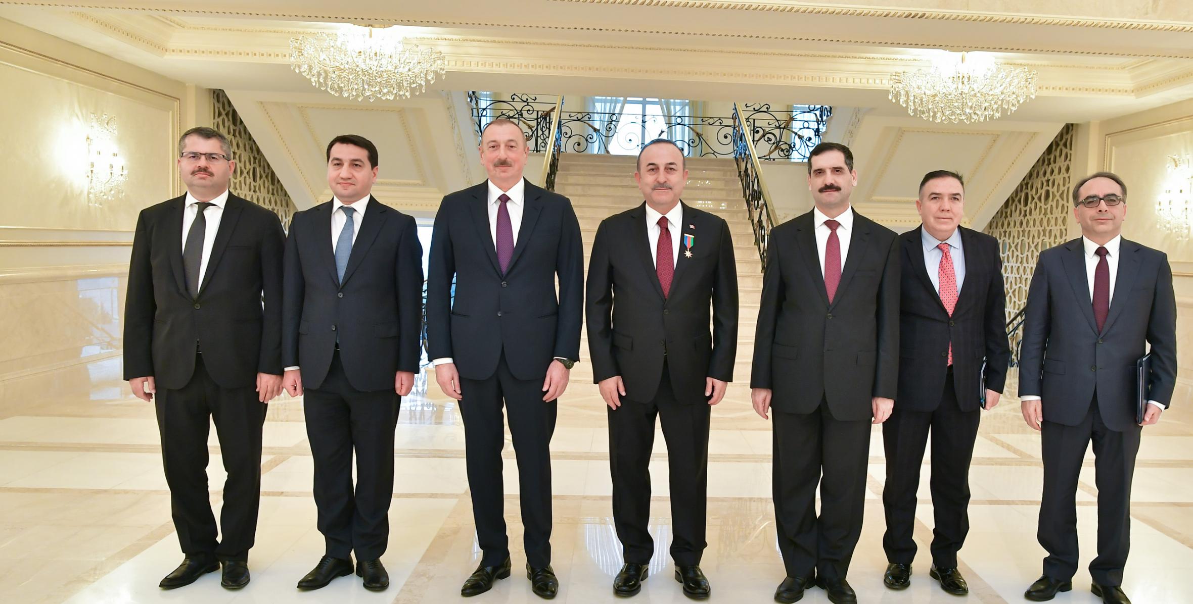 Ильхам Алиев принял делегацию во главе с министром иностранных дел Турции