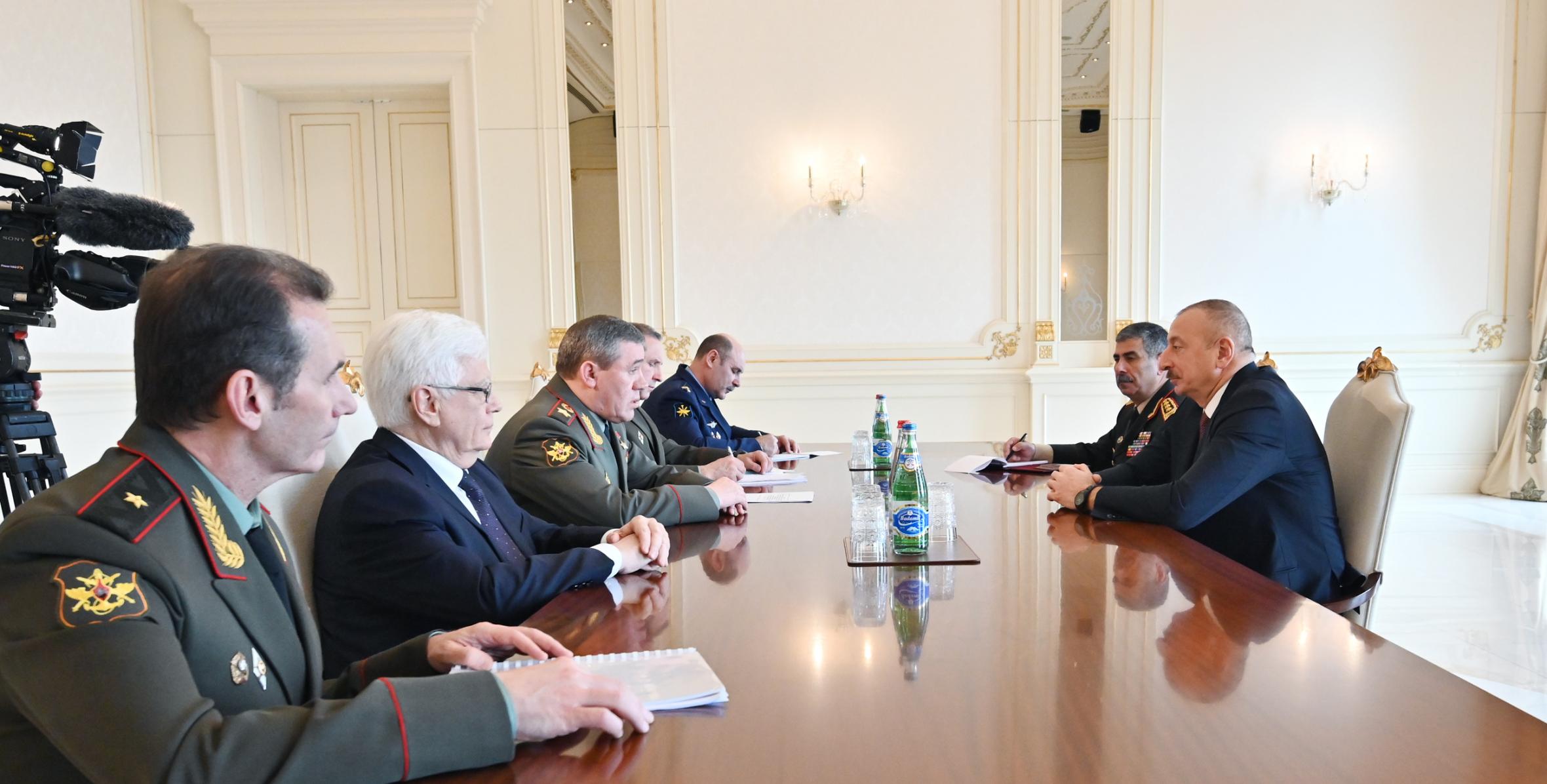 Ильхам Алиев принял делегацию во главе с начальником Генерального штаба Вооруженных сил России