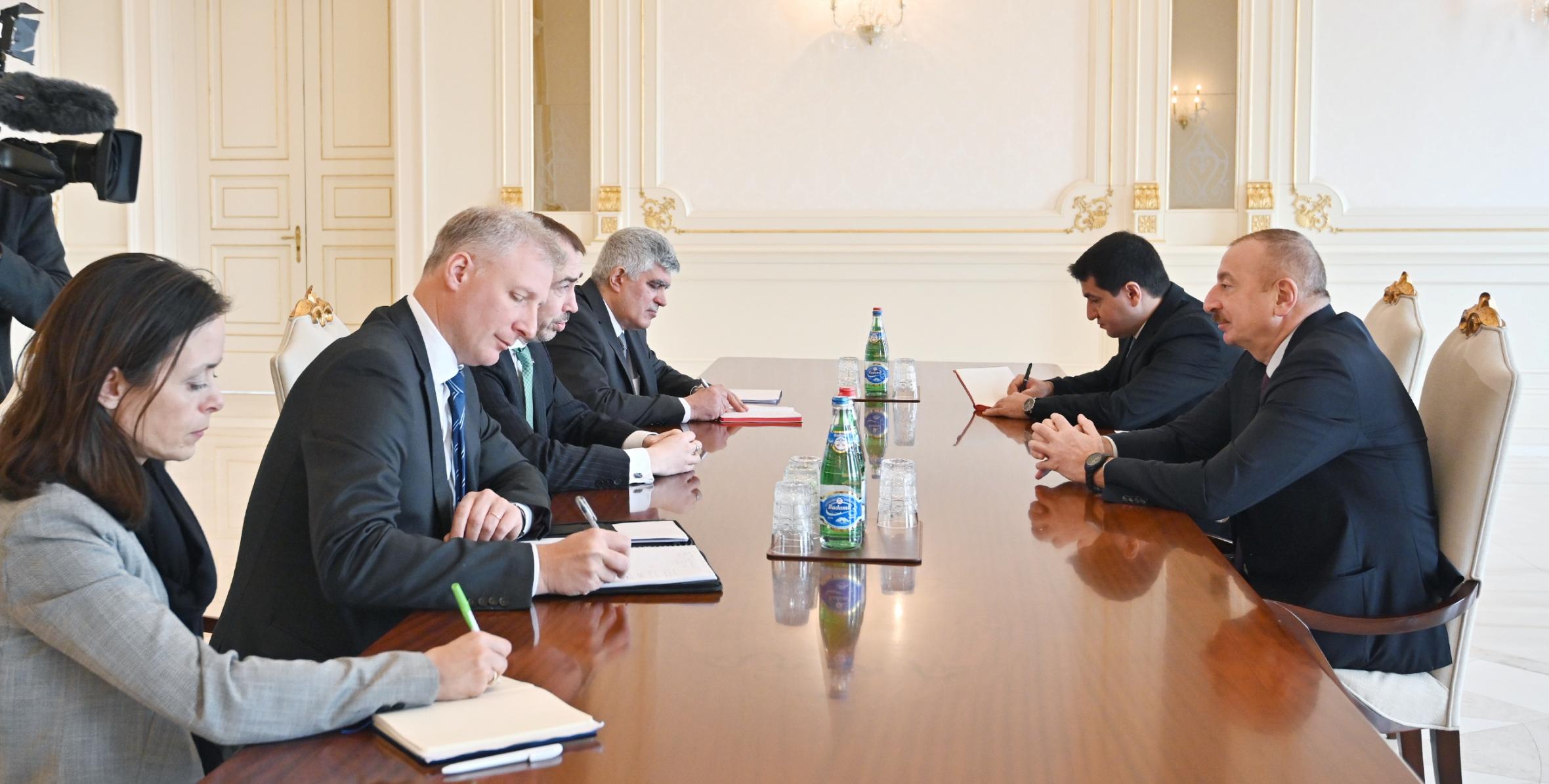 Ильхам Алиев принял делегацию во главе со специальным представителем Европейского союза