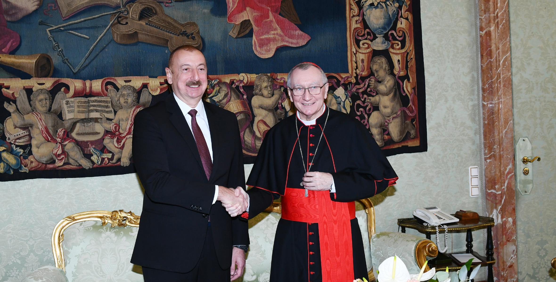 В Ватикане состоялась встреча Президента Ильхама Алиева и государственного секретаря Святого престола кардинала Пьетро Паролини