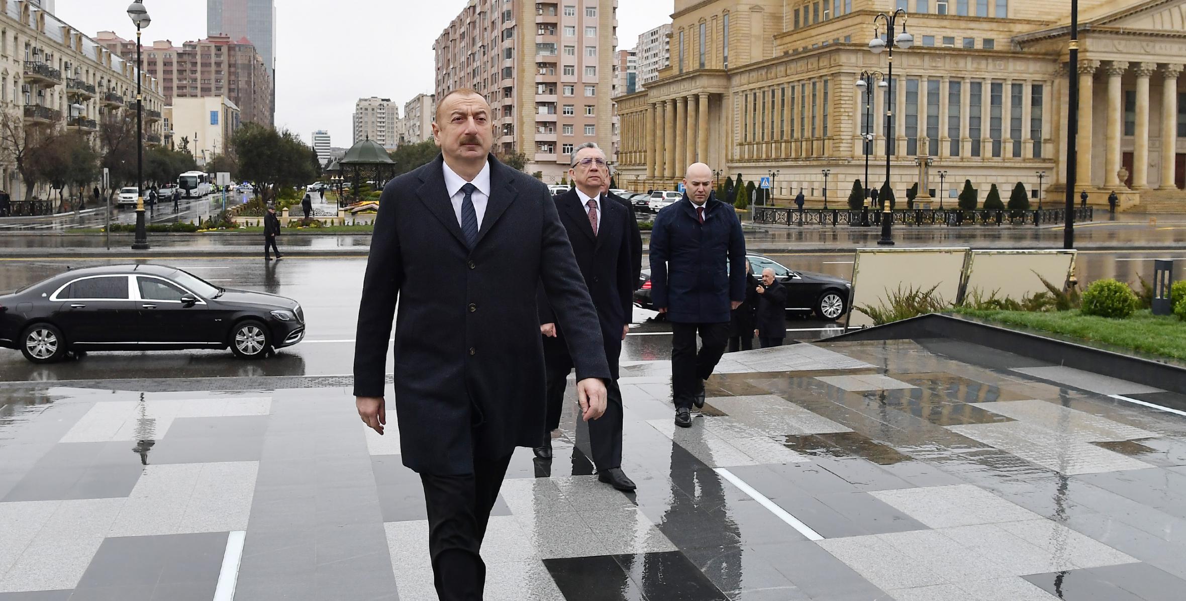 Ильхам Алиев посетил новый парк, в который перенесен памятник Шаху Исмаилу Хатаи