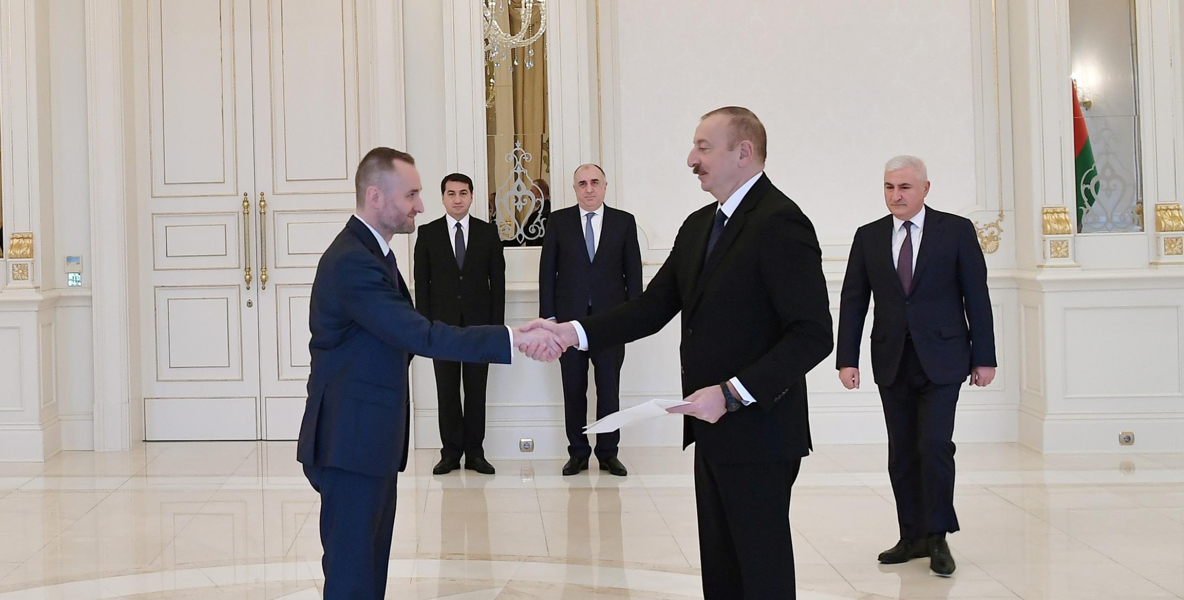 Ильхам Алиев принял верительные грамоты новоназначенного посла Польши в Азербайджане