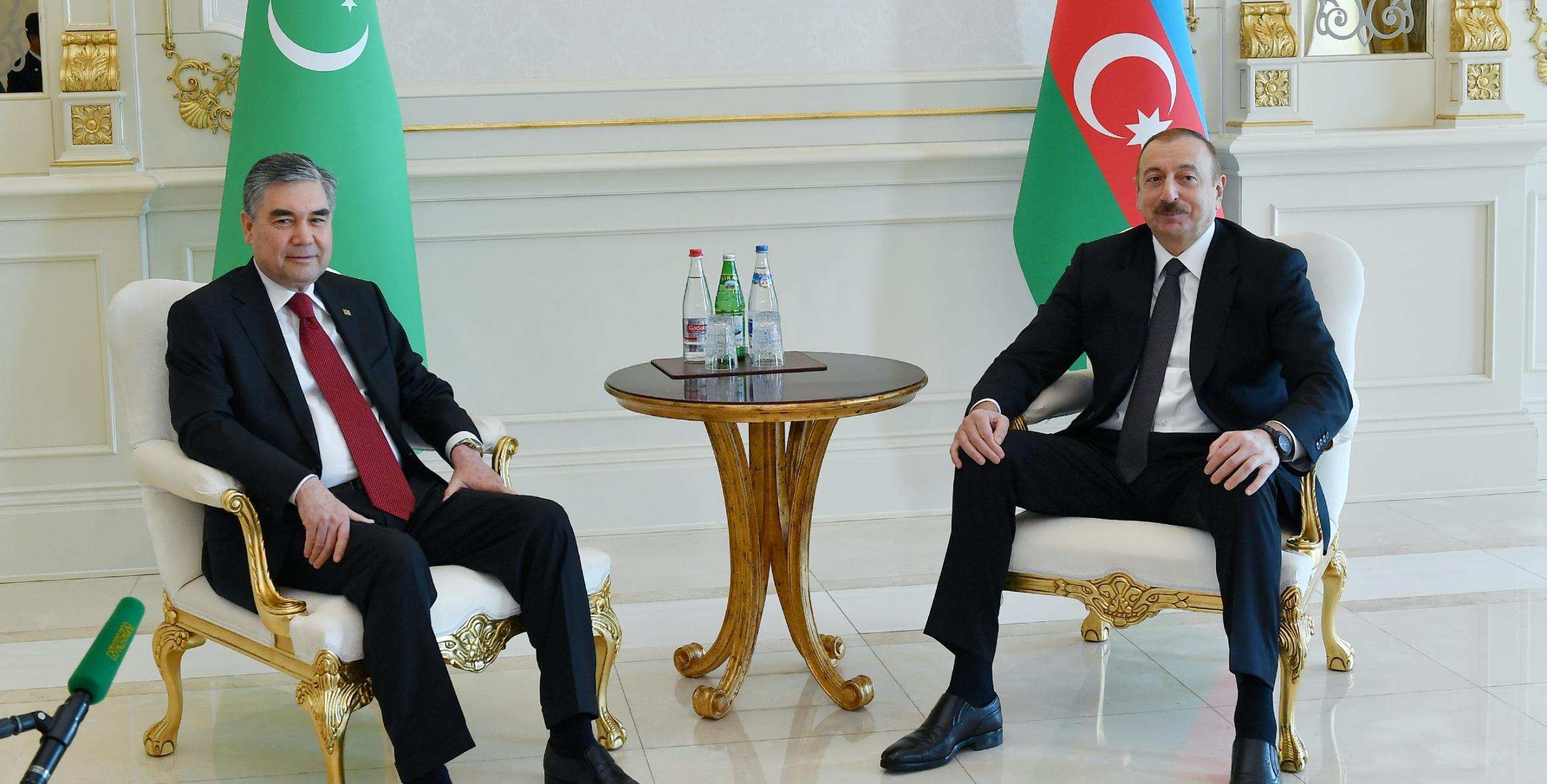 Состоялась встреча Ильхама Алиева и Президента Гурбангулы Бердымухамедова один на один