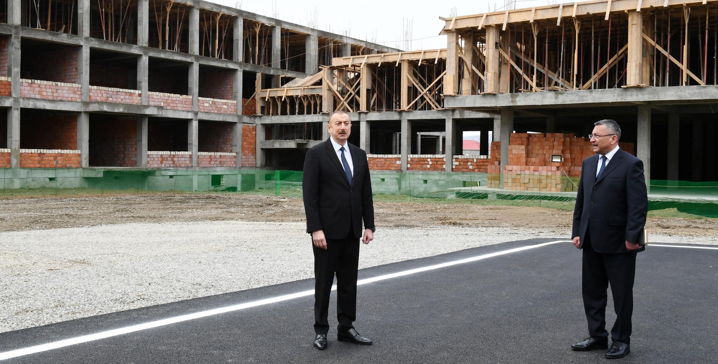 Ильхам Алиев ознакомился с ходом строительных работ в кварталах из жилых зданий для 3042 семей вынужденных переселенцев