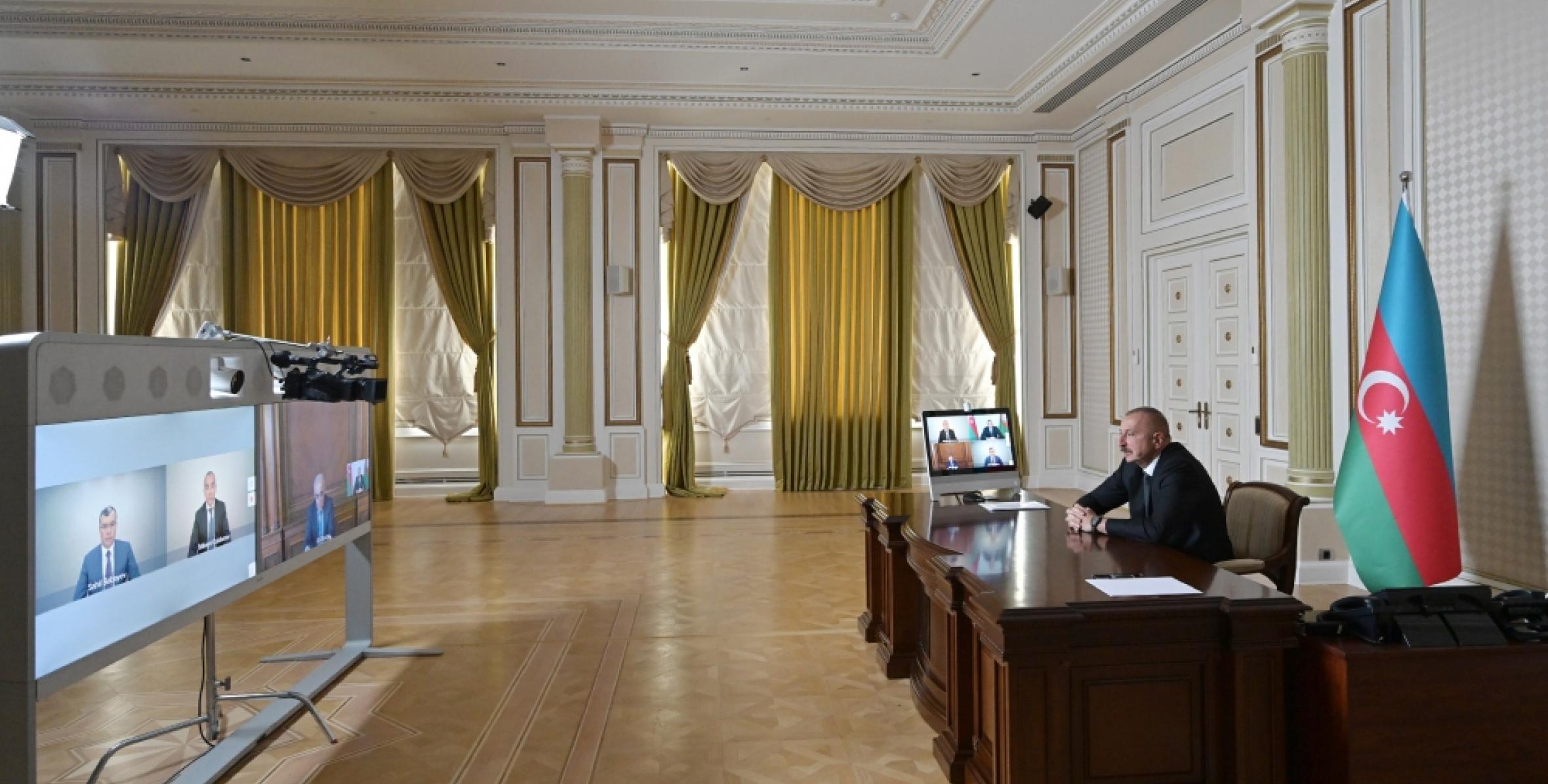 Ильхам Алиев провел совещание в видеоформате в связи с проведенными мерами по борьбе с коронавирусом и социально-экономической ситуацией