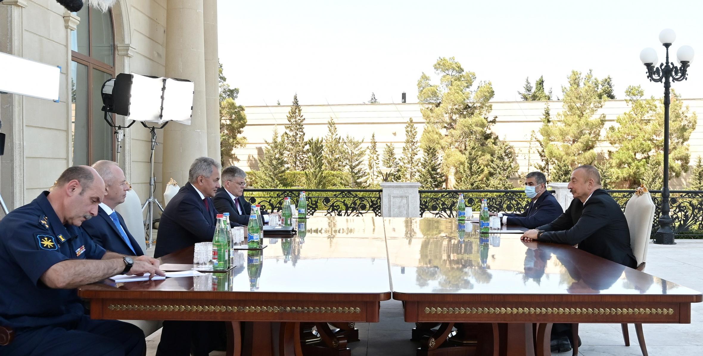 Ильхам Алиев принял делегацию во главе с министром обороны России
