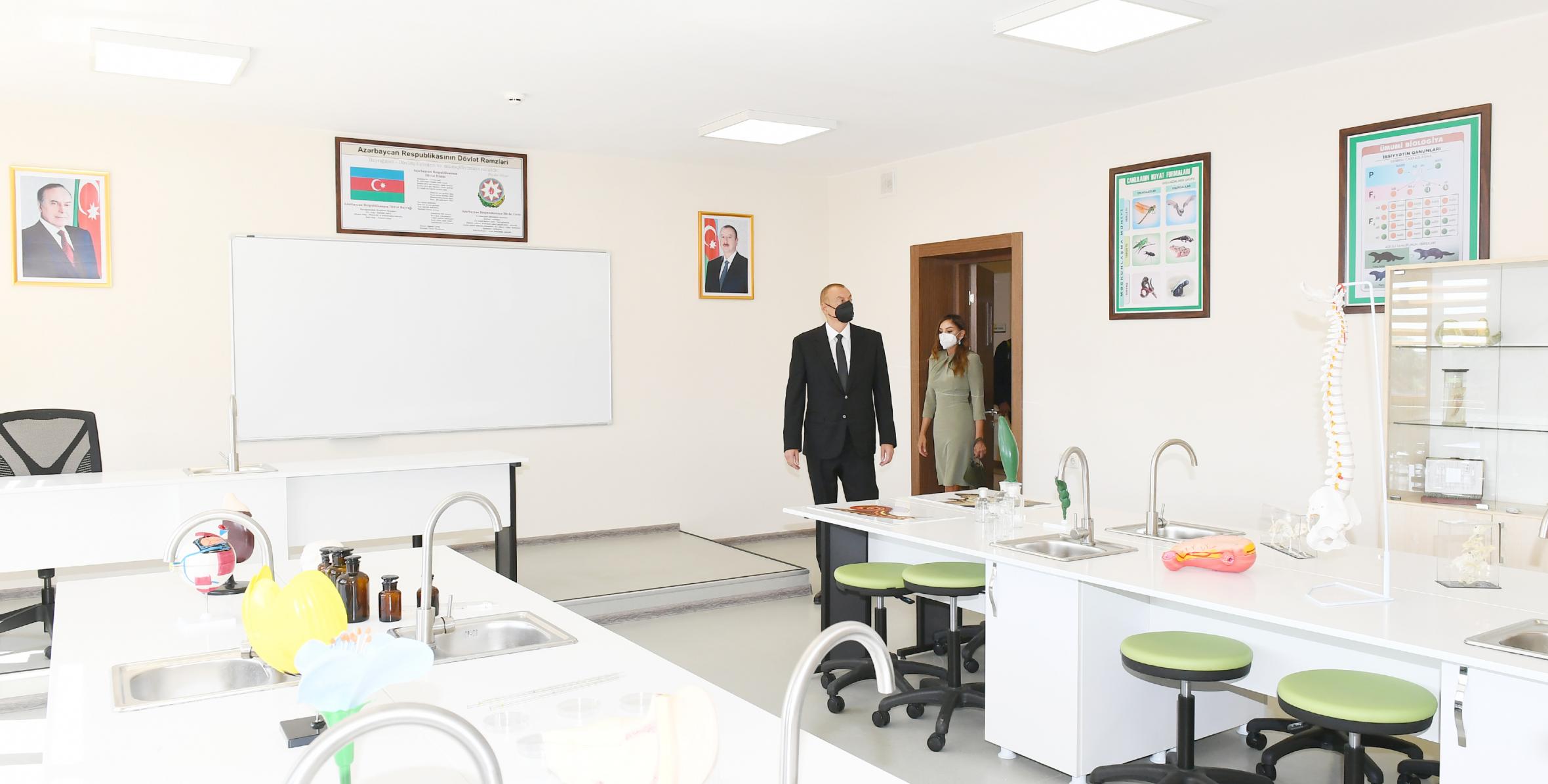 Ильхам Алиев принял участие в открытии нового здания школы номер 216 в бакинском поселке Гала
