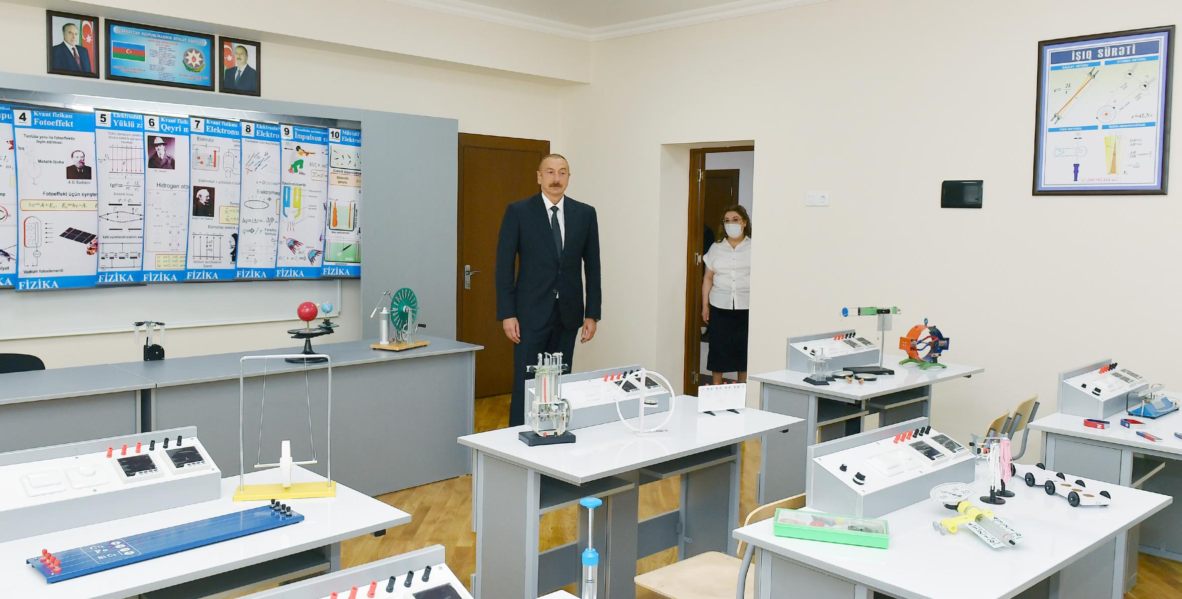 Ильхам Алиев ознакомился с капитальными ремонтными работами в школе номер 251 в Баку