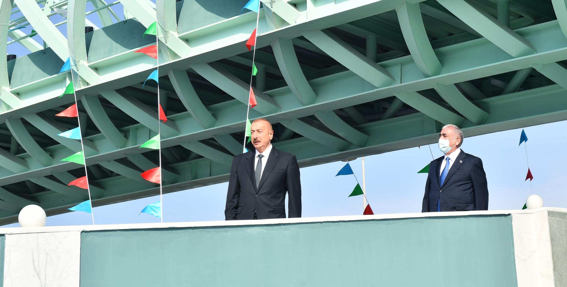 Ильхам Алиев принял участие в открытии надземного пешеходного перехода на автодороге Мардакан-Загульба