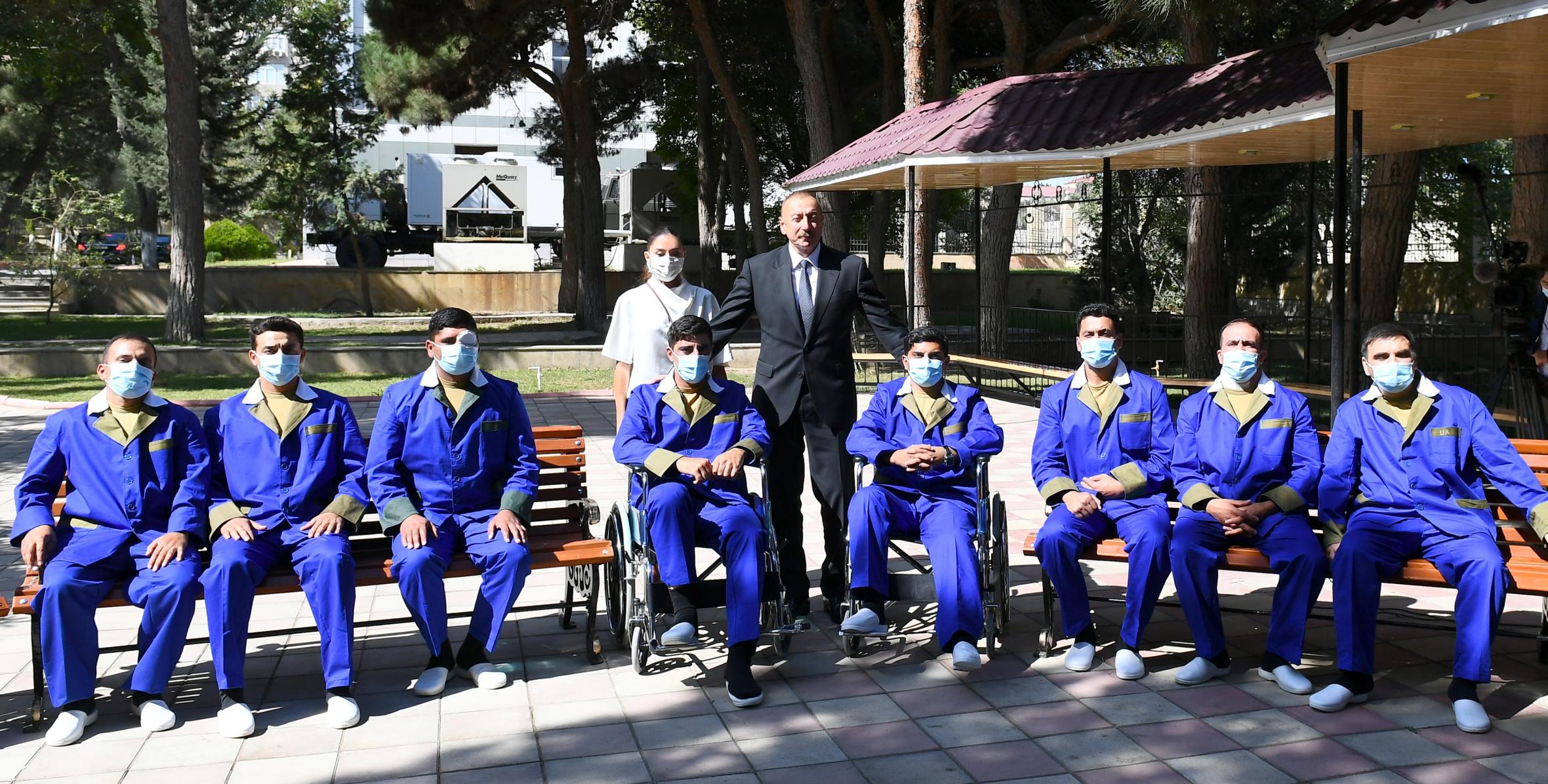 Ilham Aliyev and First Lady Mehriban Aliyeva met with wounded servicemen undergoing treatment at Central Military Clinical Hospital of Defense Ministry