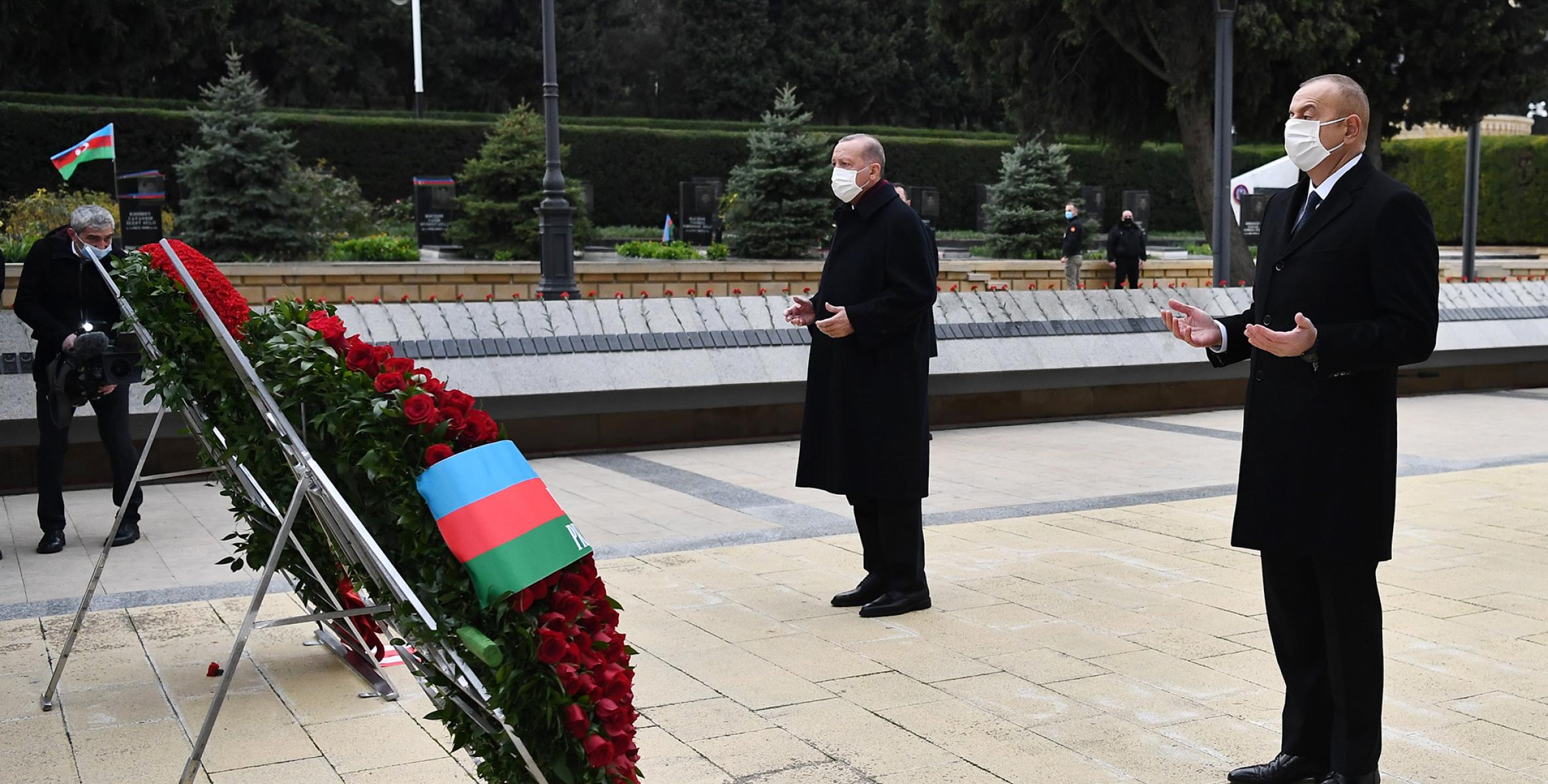 Ilham Aliyev and President of the Republic of Turkey Recep Tayyip Erdogan have visited the Alley of Martyrs.