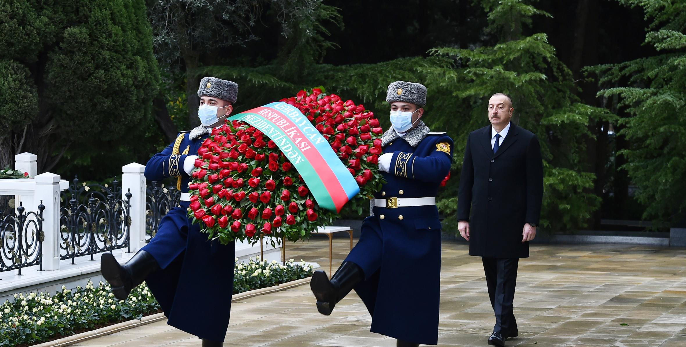 Ильхам Алиев и первая леди Мехрибан Алиева посетили могилу общенационального лидера Гейдара Алиева