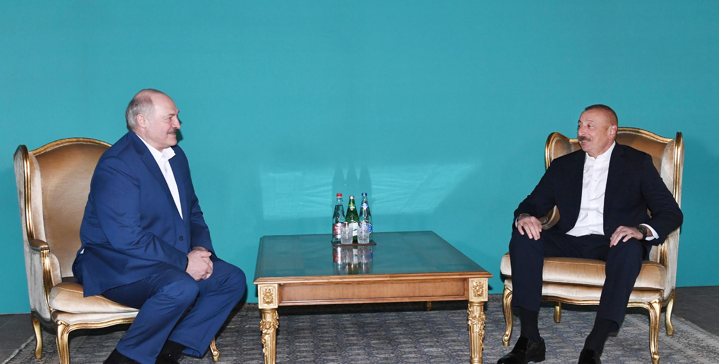 İlham Əliyev ilə Belarus Prezidenti Aleksandr Lukaşenkonun qeyri-rəsmi görüşü olub