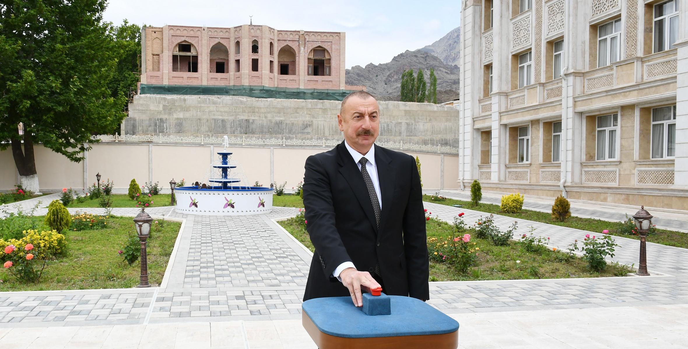 Ильхам Алиев принял участие в открытии проекта реконструкции систем снабжения питьевой водой и канализации районного центра Ордубад и прилегающих сел