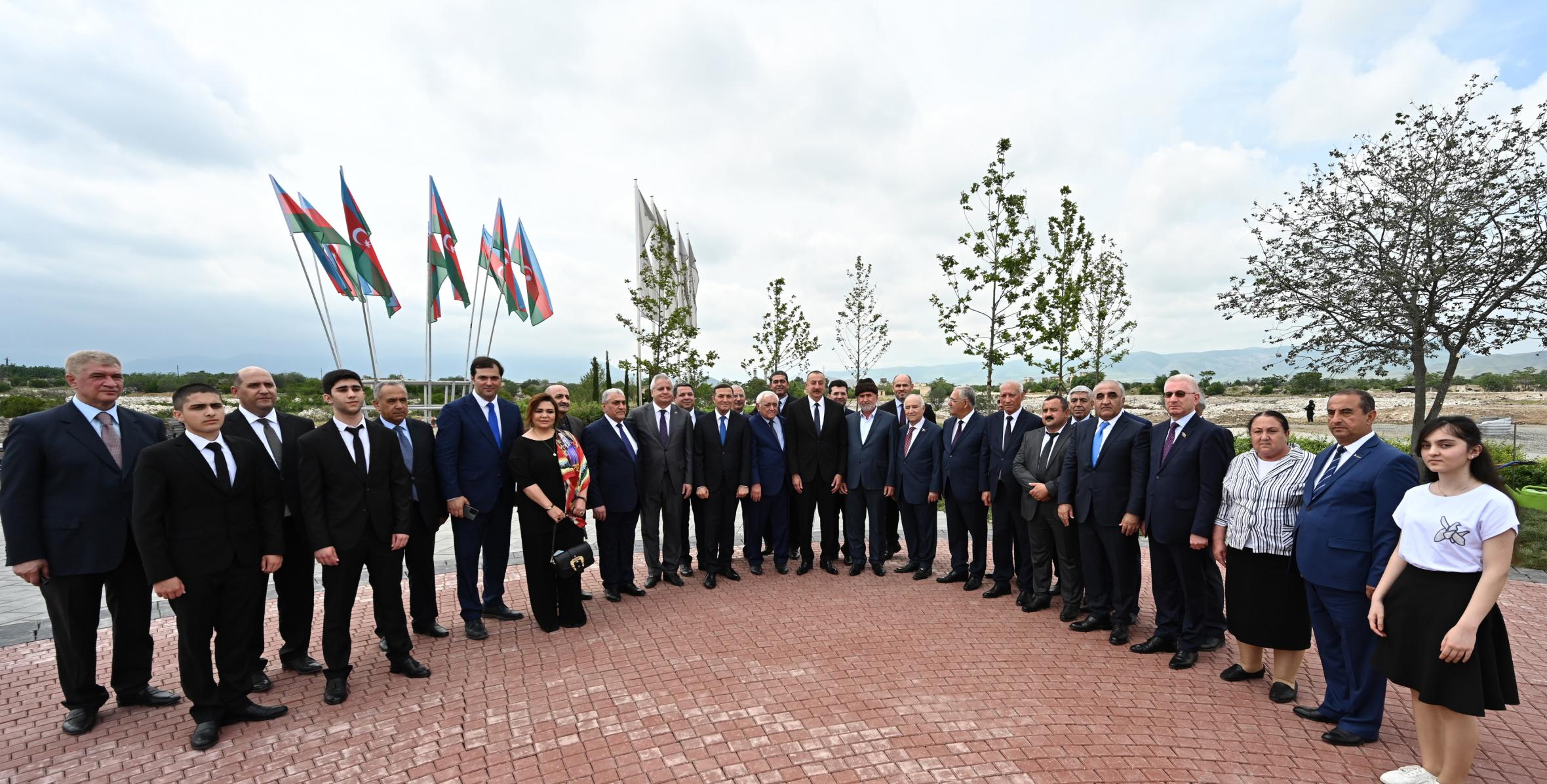 Ильхам Алиев принял участие в церемонии, посвященной началу восстановления города Агдам, встретился с представителями общественности района