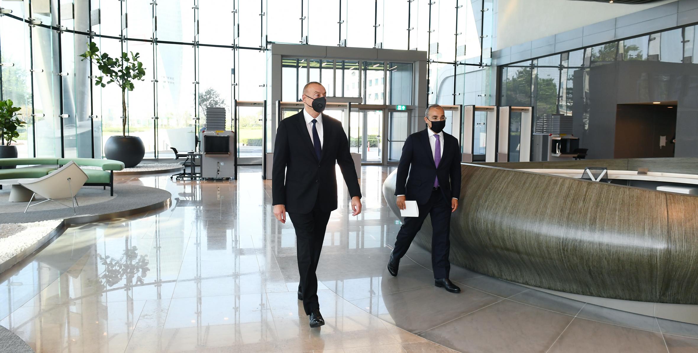 İlham Əliyev İqtisadiyyat Nazirliyinin yeni binasının açılışında iştirak edib