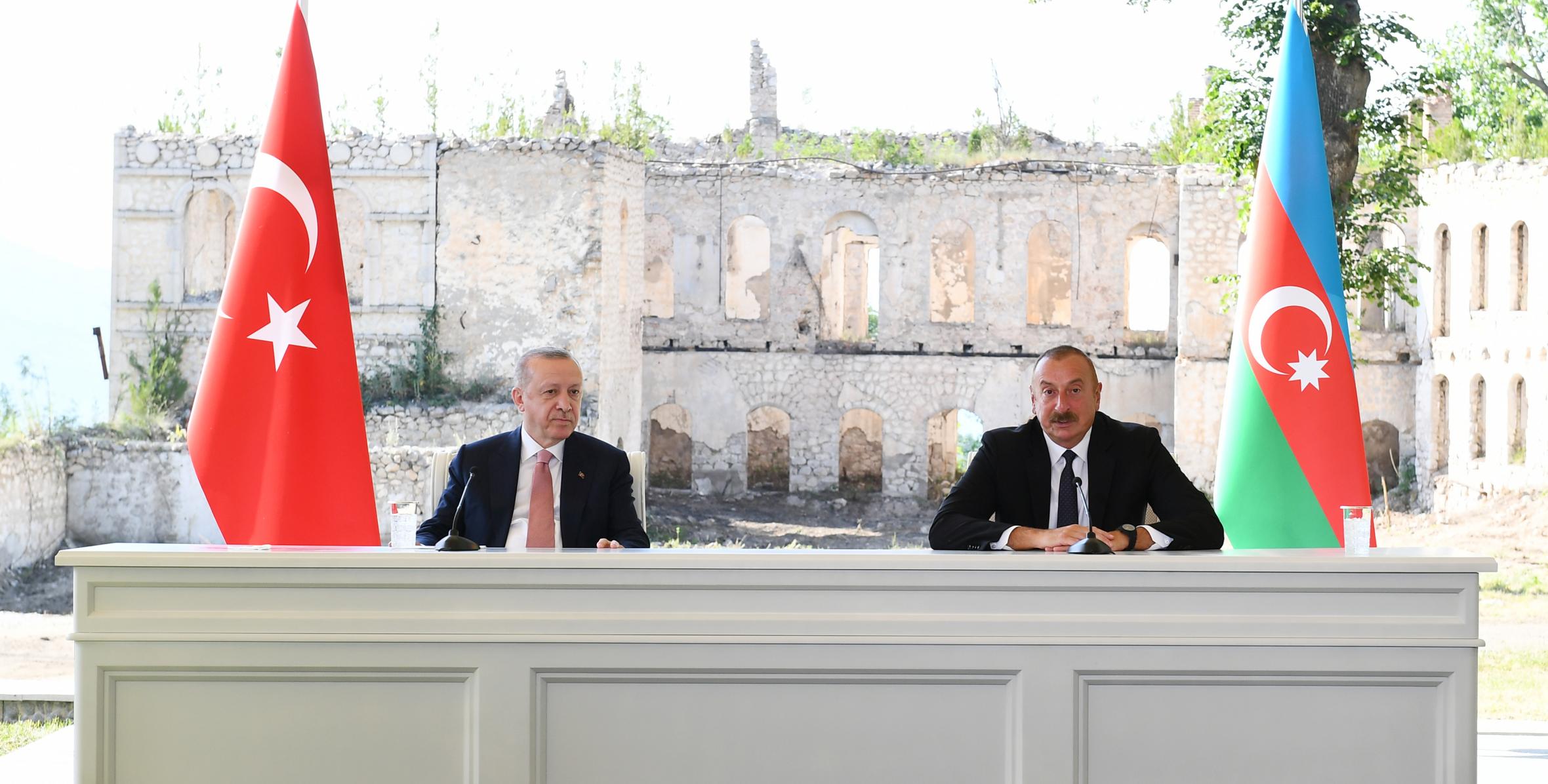 Президенты Азербайджана и Турции выступили с совместными заявлениями для печати