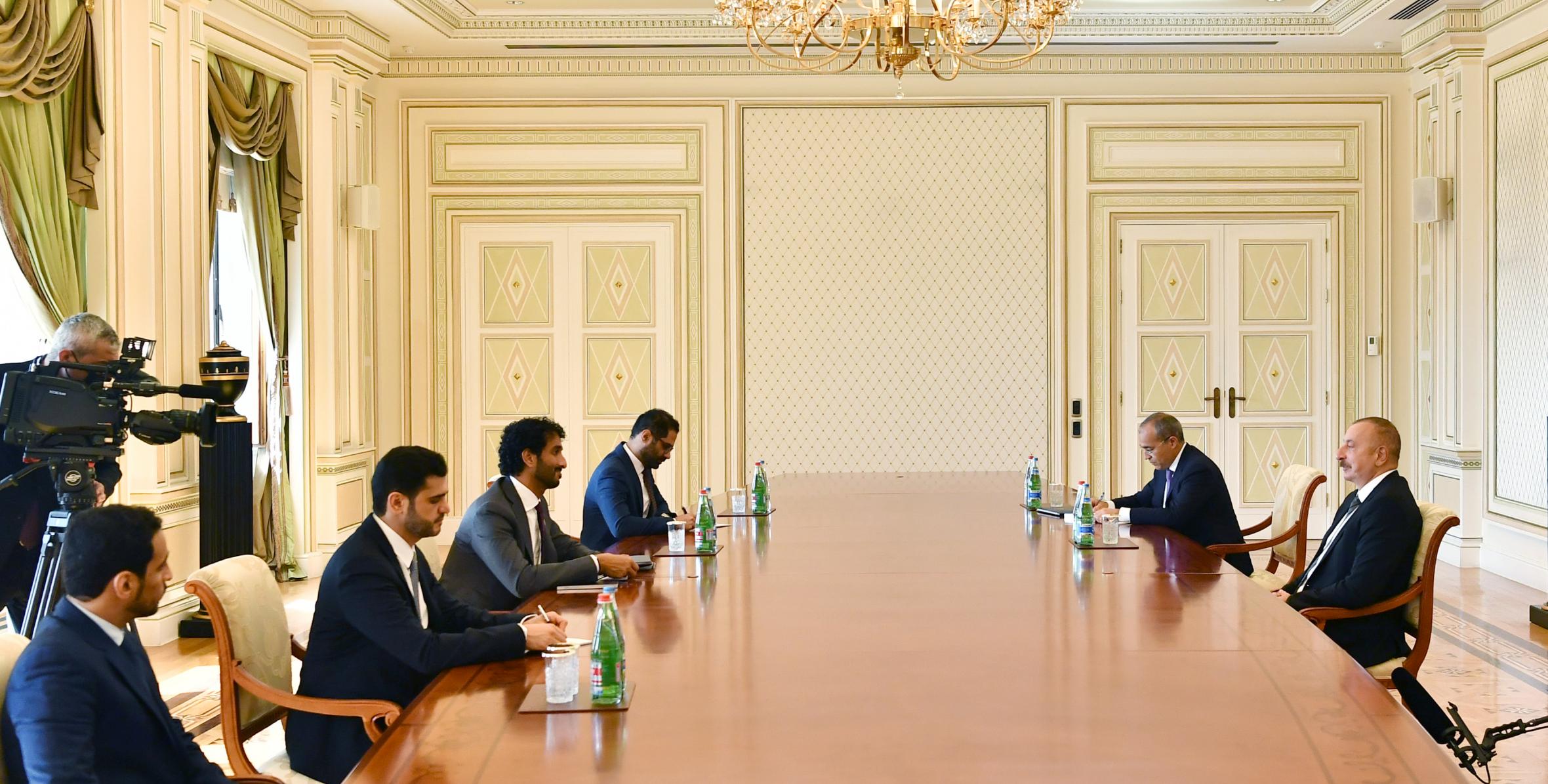 Ильхам Алиев принял министра экономики Объединенных Арабских Эмиратов