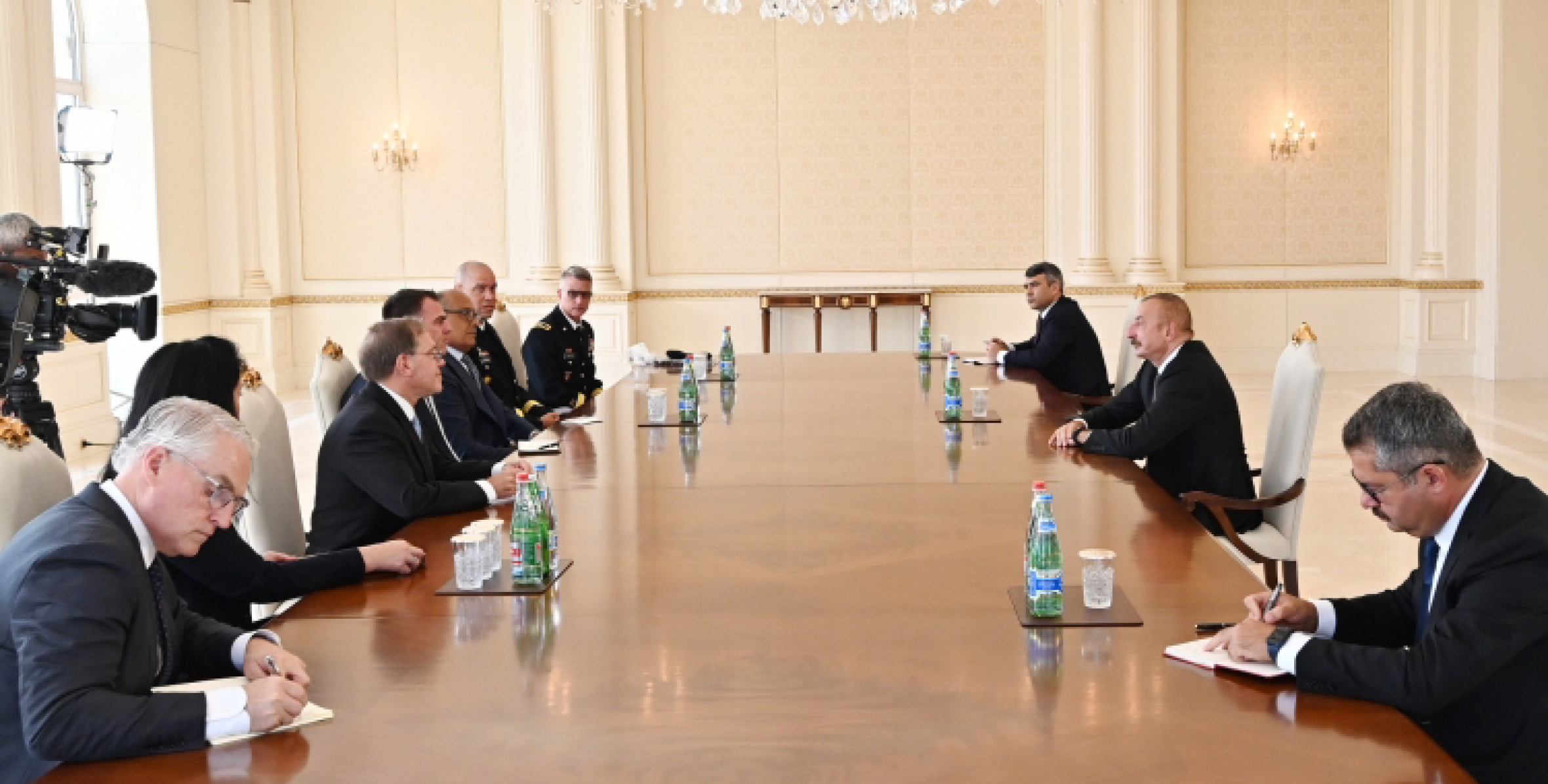 Ilham Aliyev received delegation led by Governor of the U.S. State of Oklahoma